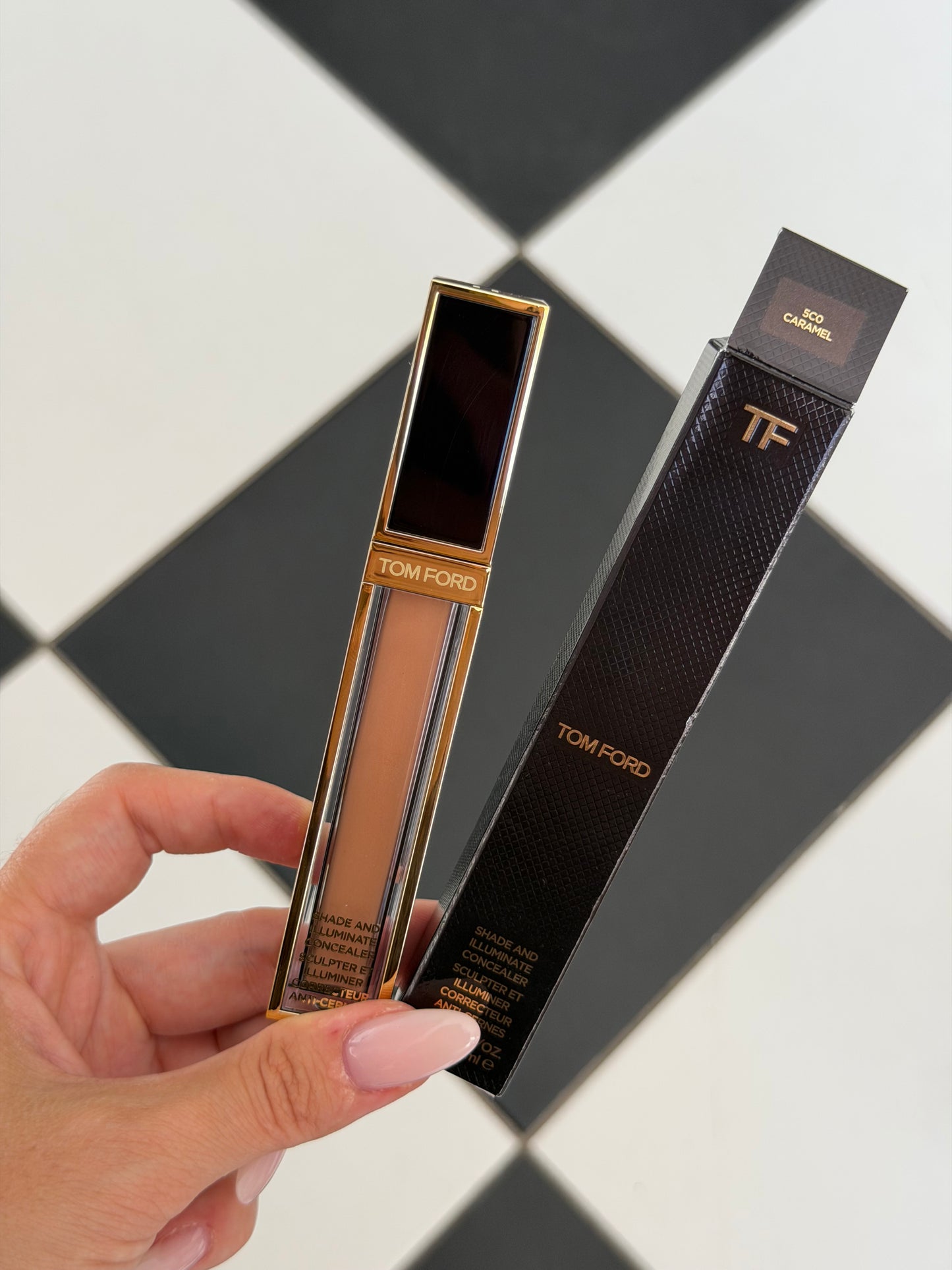 TOM FORD Shade And Illuminate Concealer (5C0)