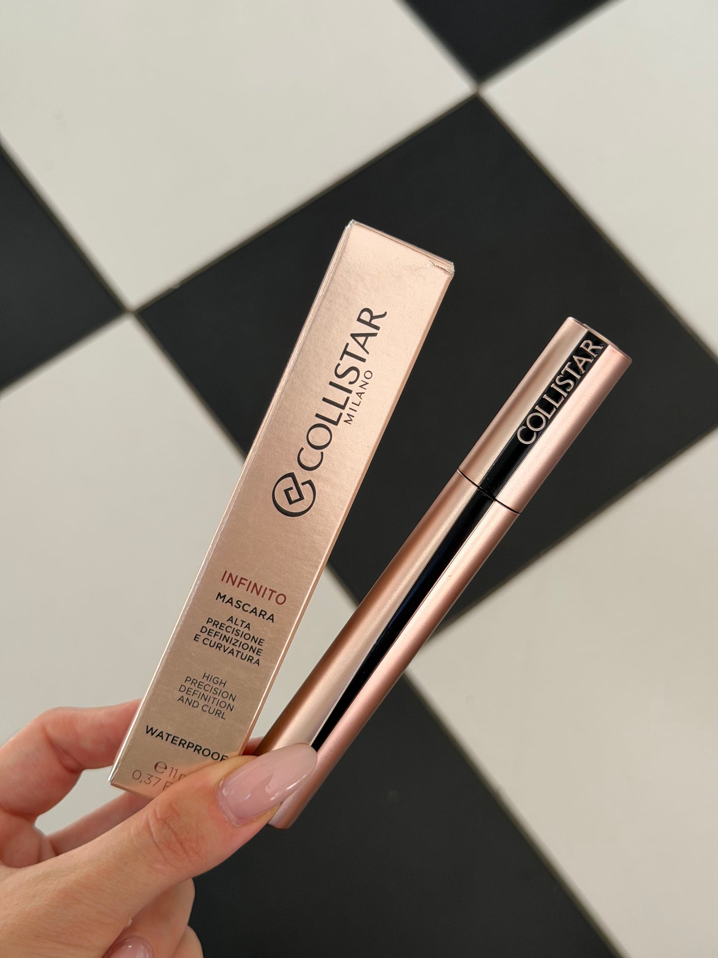 COLLISTAR Infinito Mascara Waterproof
Extreme Length, Definition Lifting Effect