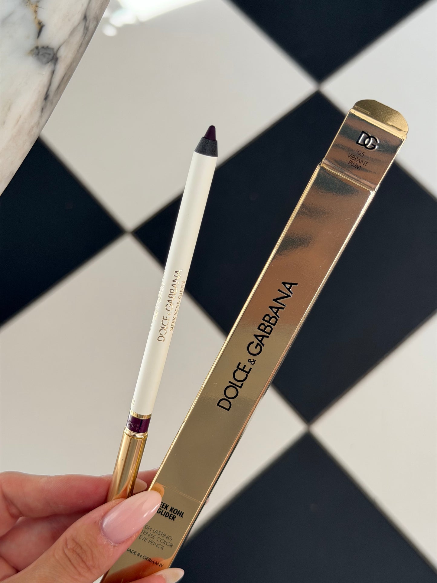 DOLCE&GABBANA Sleek Khol Glider 
10H Lasting Intense Color Eye Pencil (05)