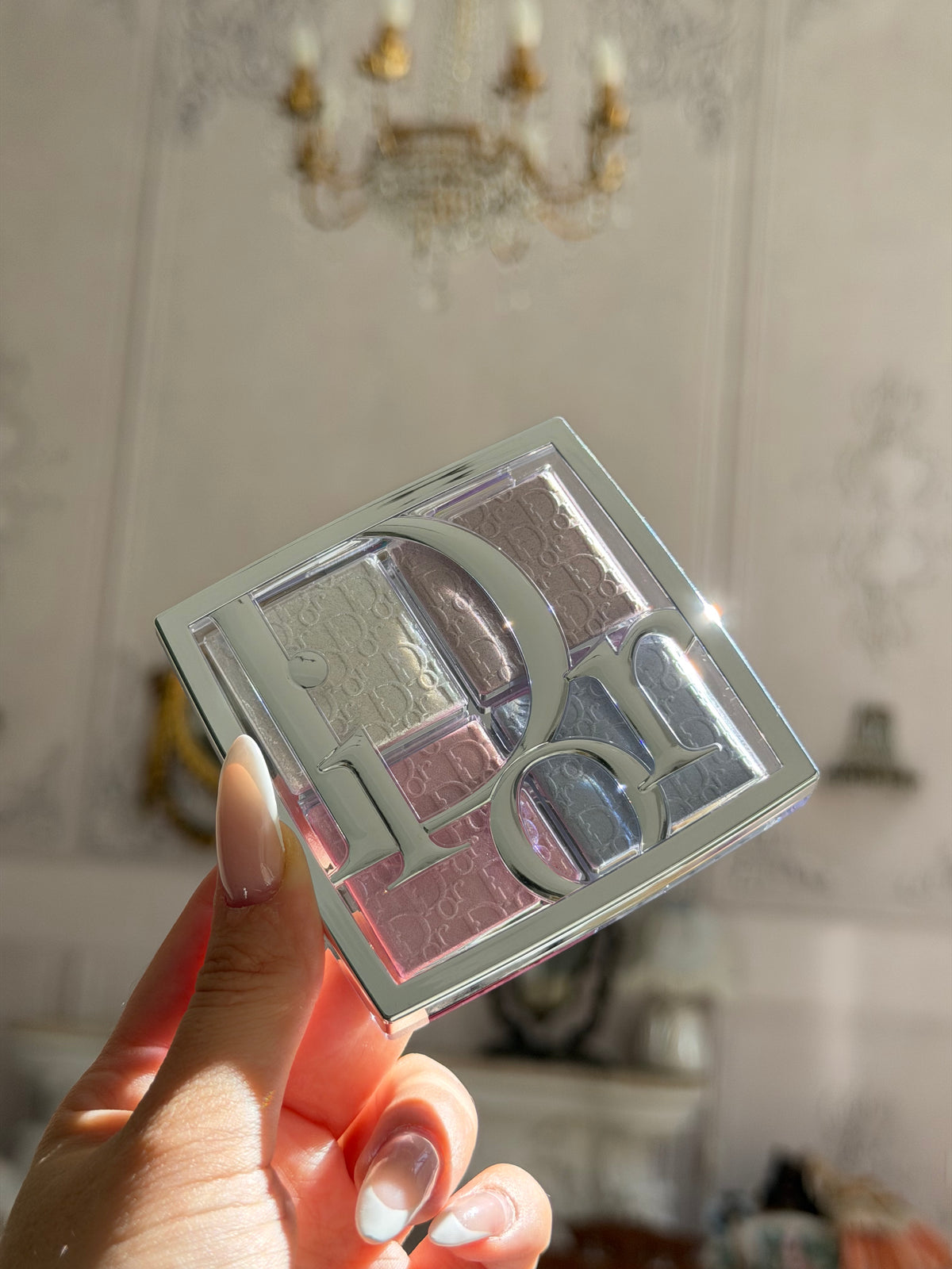 DIOR Backstage Glow Maximizer Palette (002)
Multi-Use Highlighter and Blush - Multi-Reflective Glow