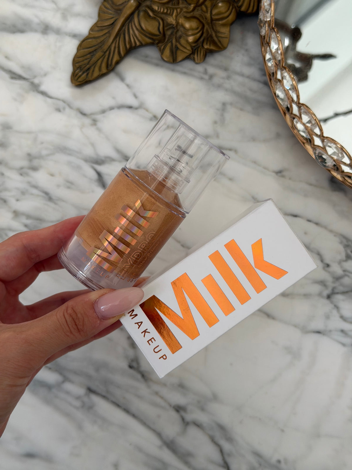 MILK MAKEUP Hydro Grip + Glow Primer
Illuminating Primer