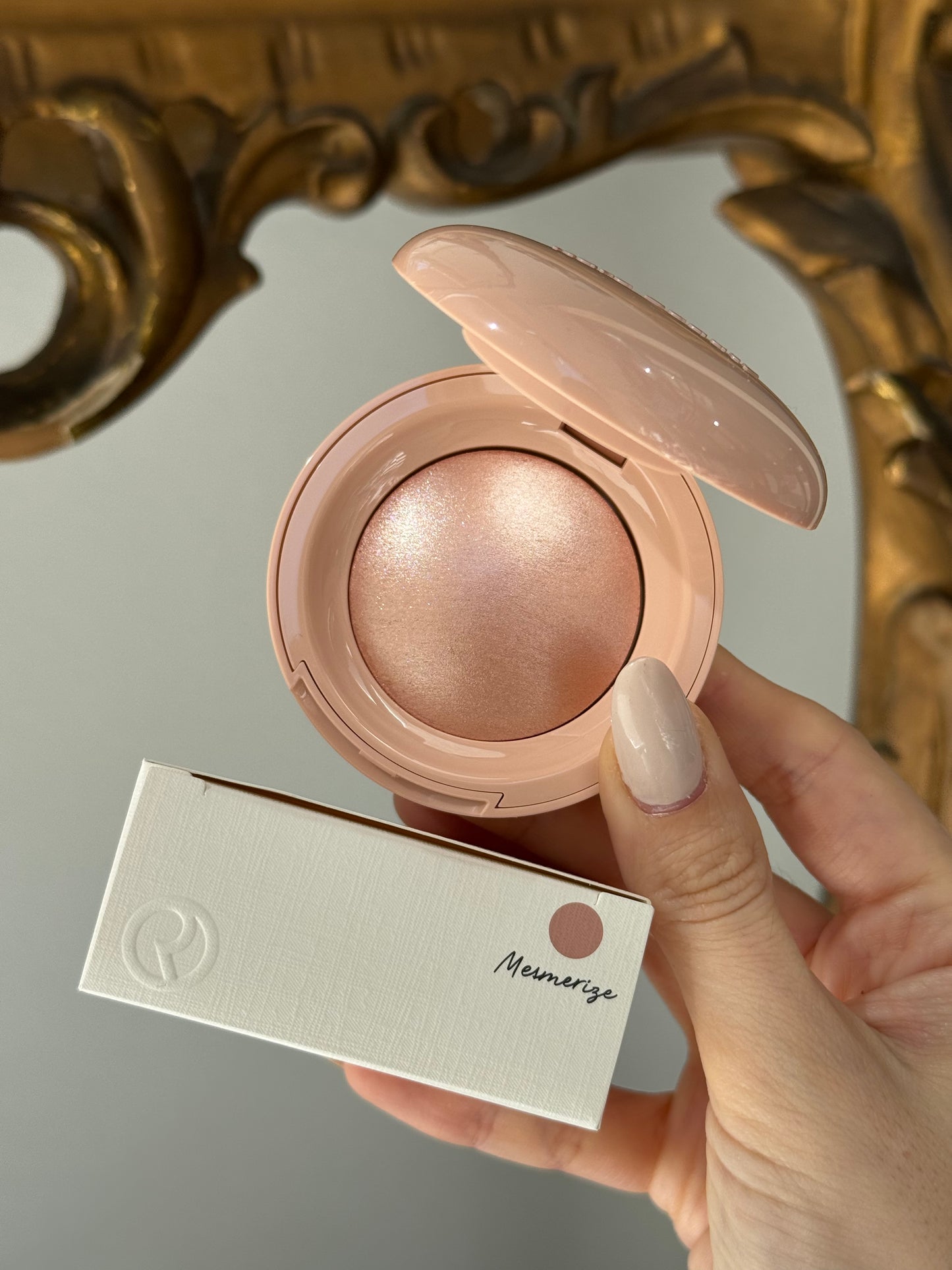 RARE BEAUTY Positive Light Silky Touch Highlighter - Mesmerize