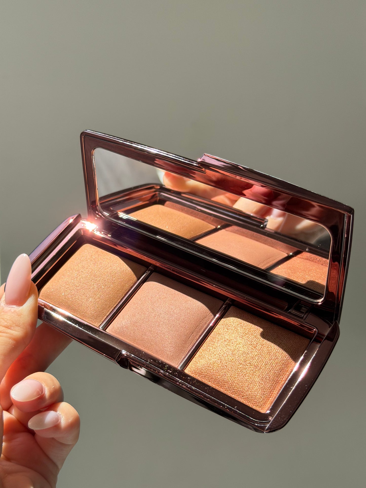 HOURGLASS Ambient Lighting Palette - Volume III