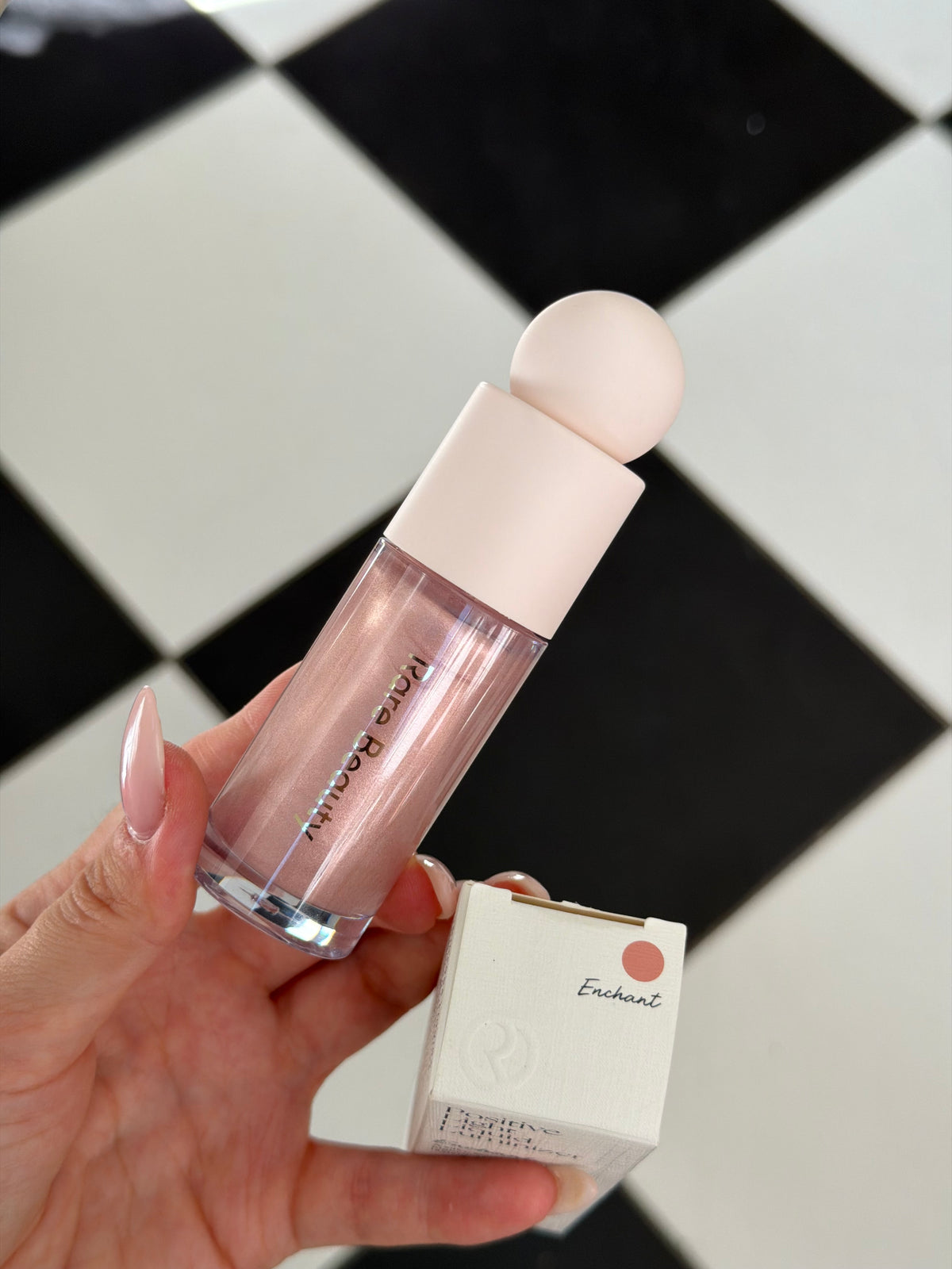 RARE BEAUTY Positive Light Liquid Luminizer - Enchant