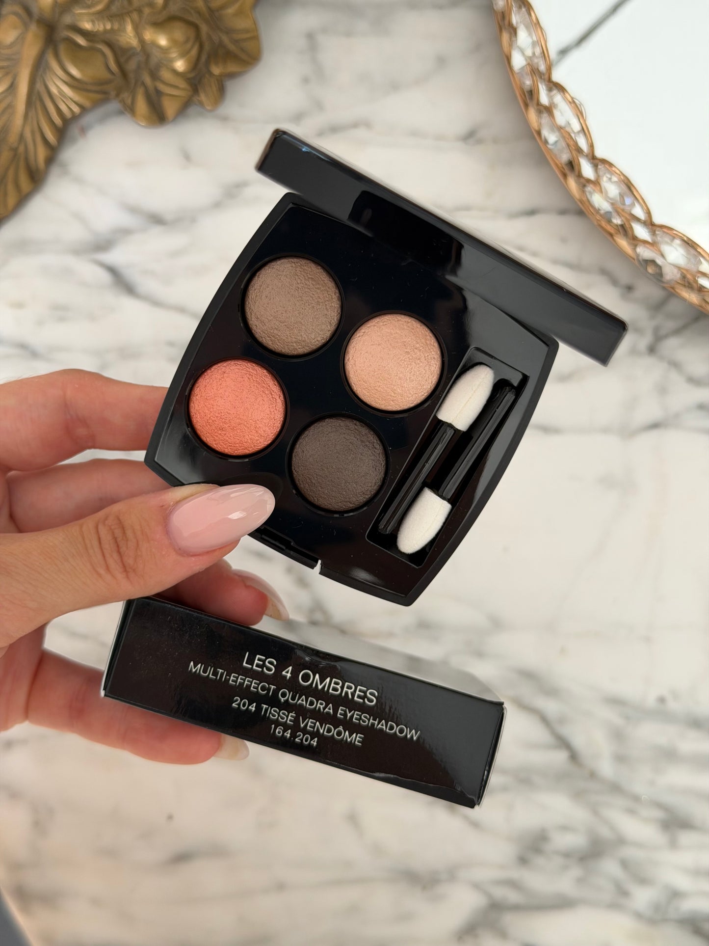 CHANEL Les 4 Ombres
Multi-Effect Quadra Eyeshadow (204)