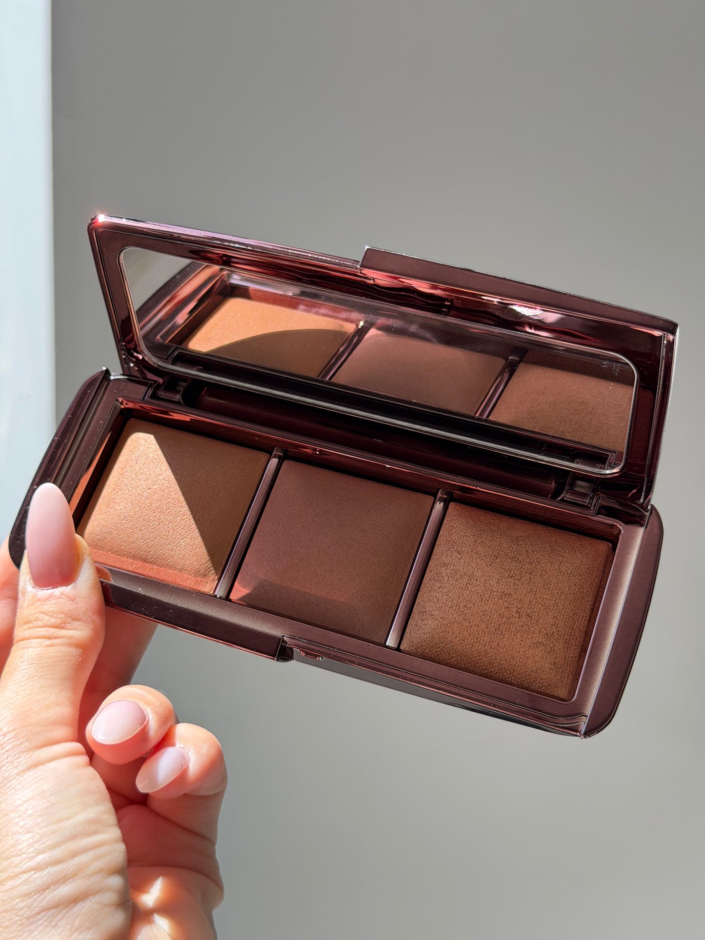 HOURGLASS Ambient Lighting Palette - Volume III