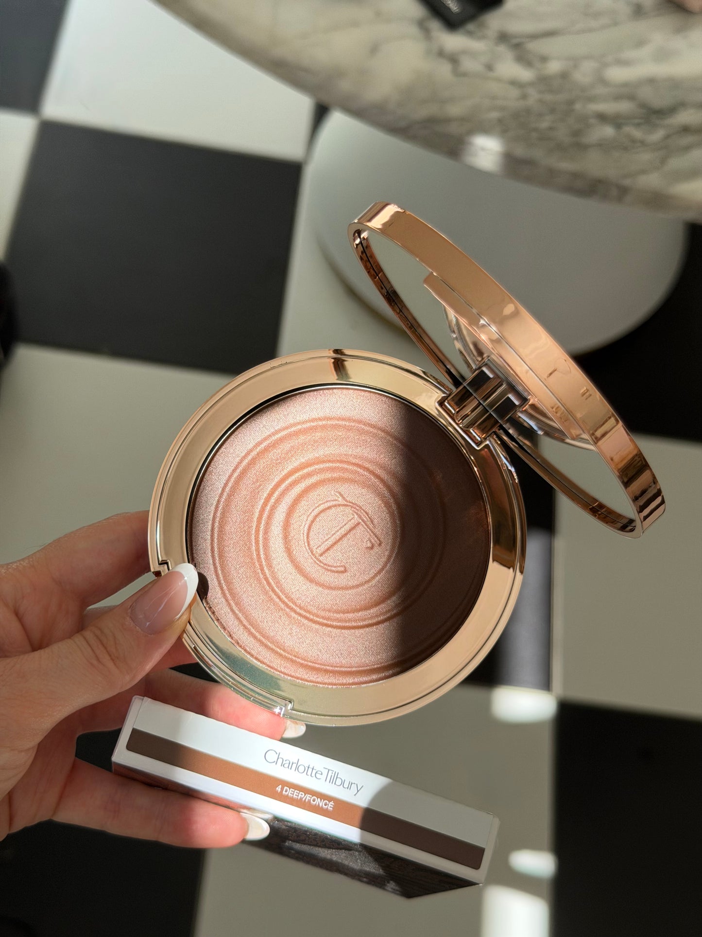 CHARLOTTE TILBURY Beautiful Skin Sun-Kissed Glow Bronzer (4)
Face & Body