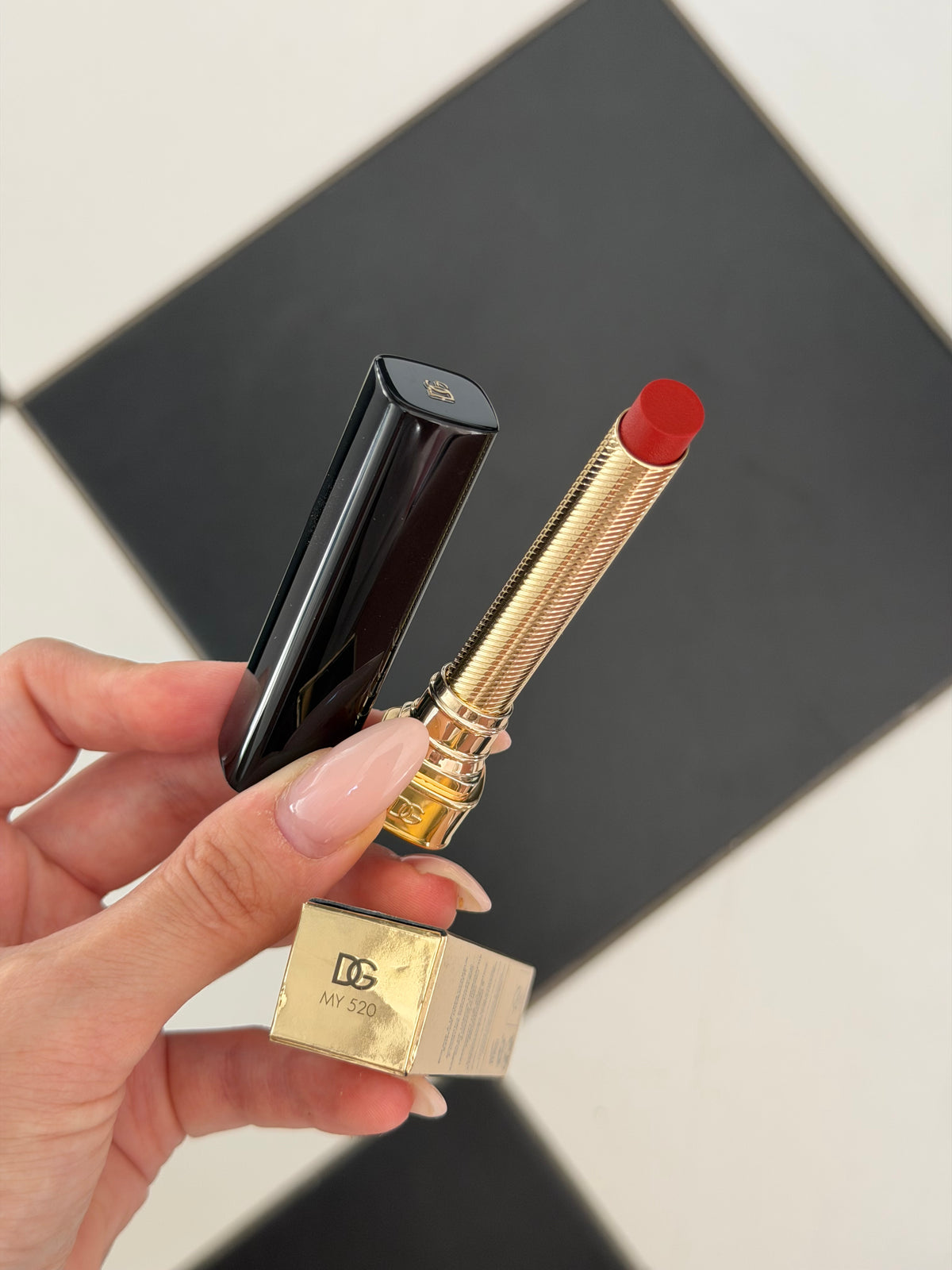 DOLCE&GABBANA My Comfy Matte Lipstick - My 520
Instant Rich Color & Hydration Lip Stylo
