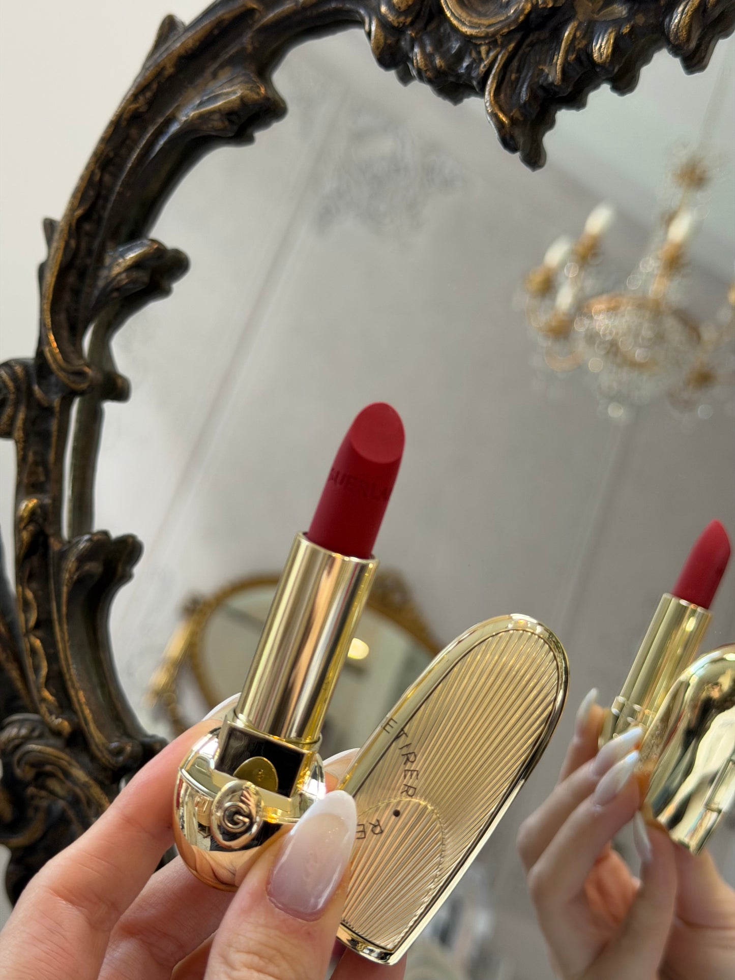 GUERLAIN Rouge G Velvet
Lipstick (555)