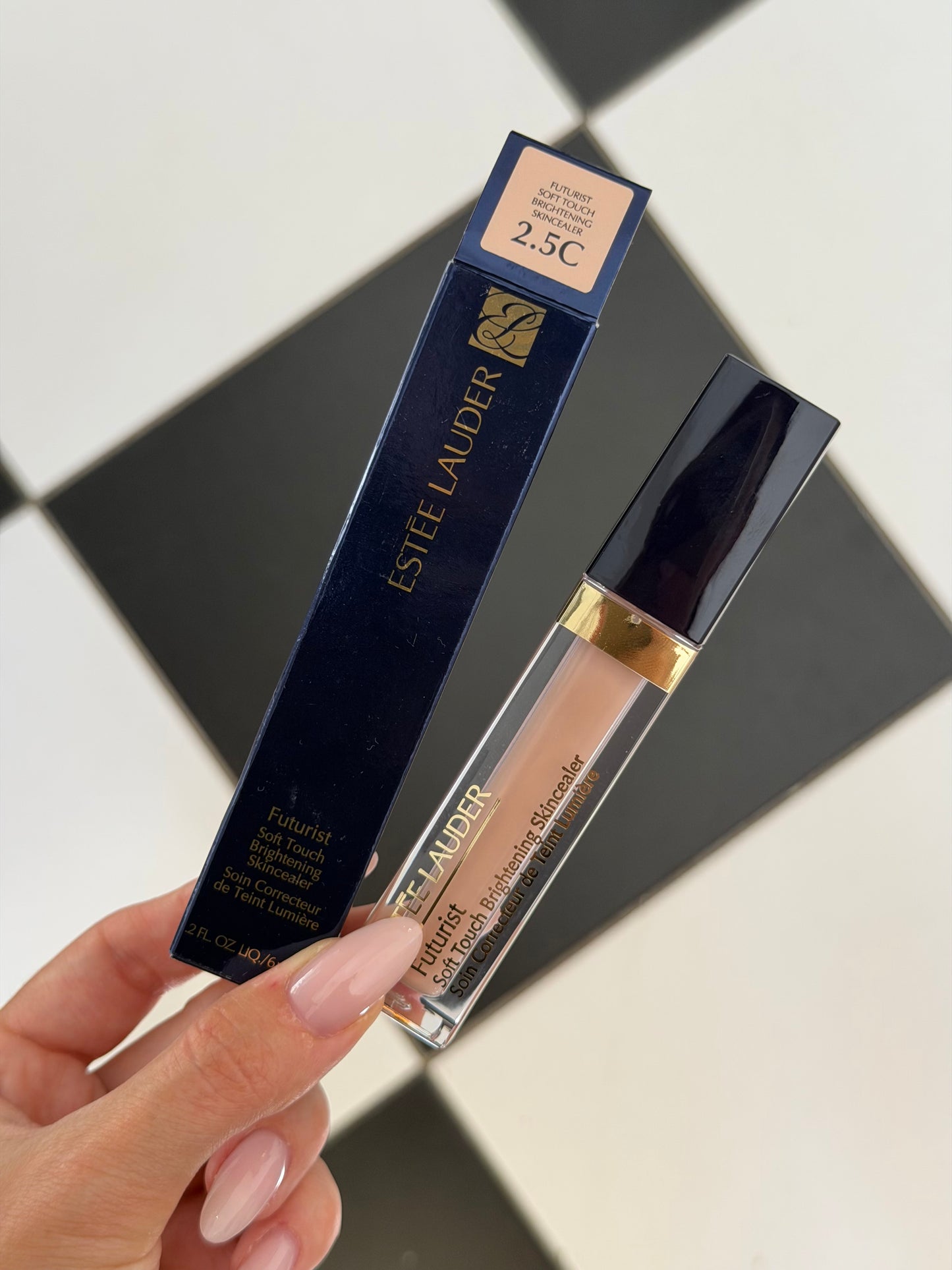 ESTÉE LAUDER Futurist
Soft Touch Brightening Skincealer Concealer (2.5C)
