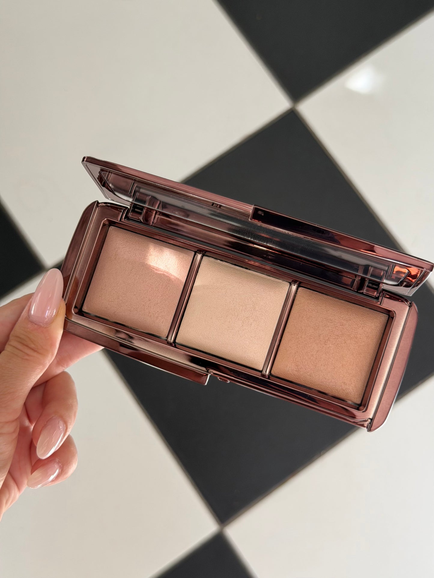 HOURGLASS Ambient Lighting Palette