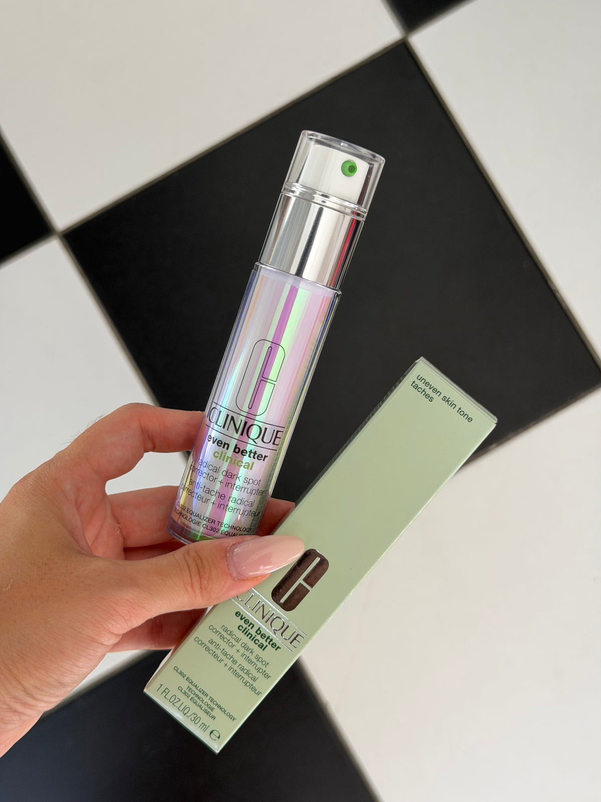 CLINIQUE Even Better Clinical™ Radical Dark Spot Corrector + Interrupter - All Skin Types