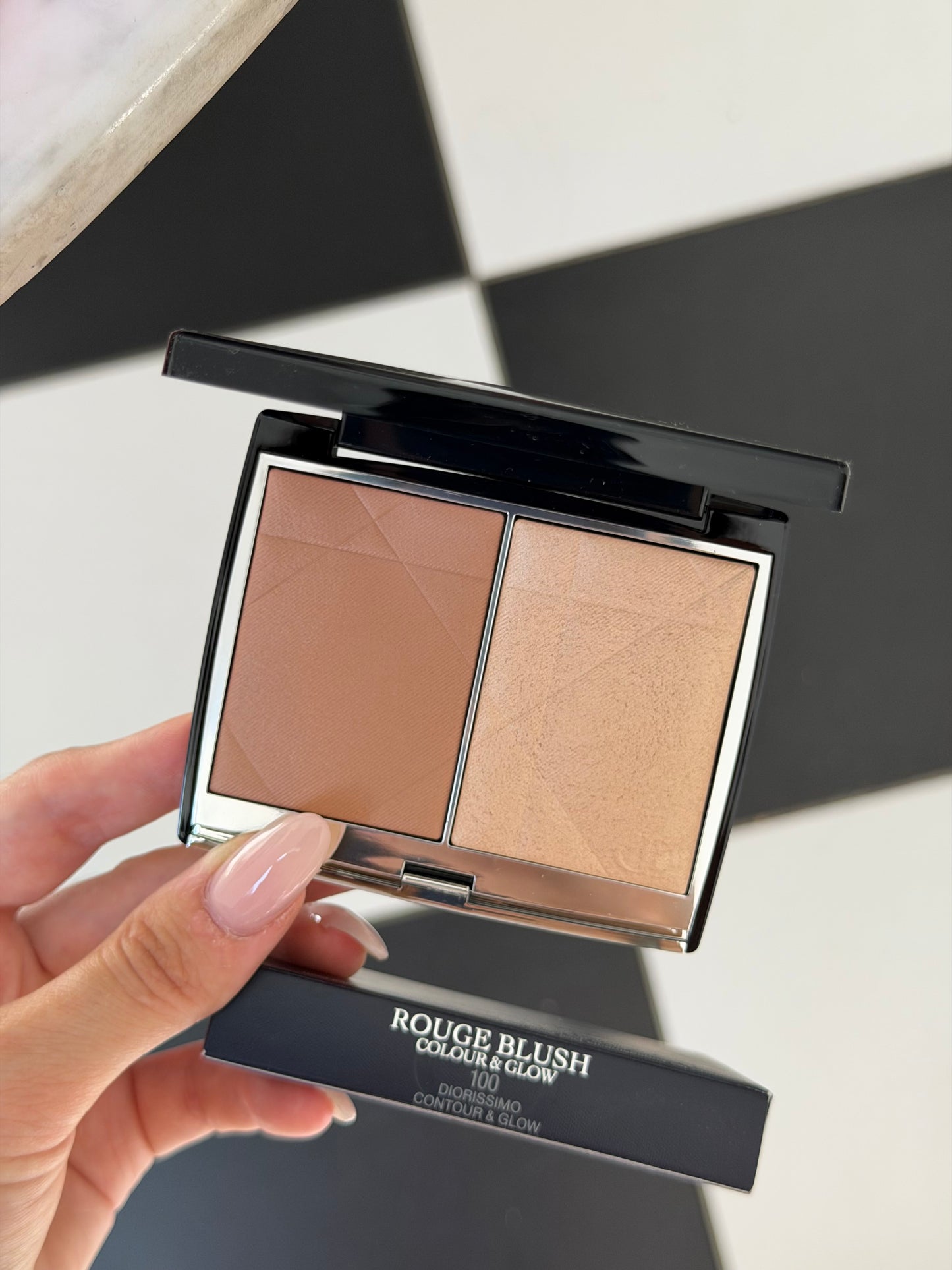 DIOR Rouge Blush Colour & Glow (100)
Multi-Use Face Palette – Color and Highlighter Duo