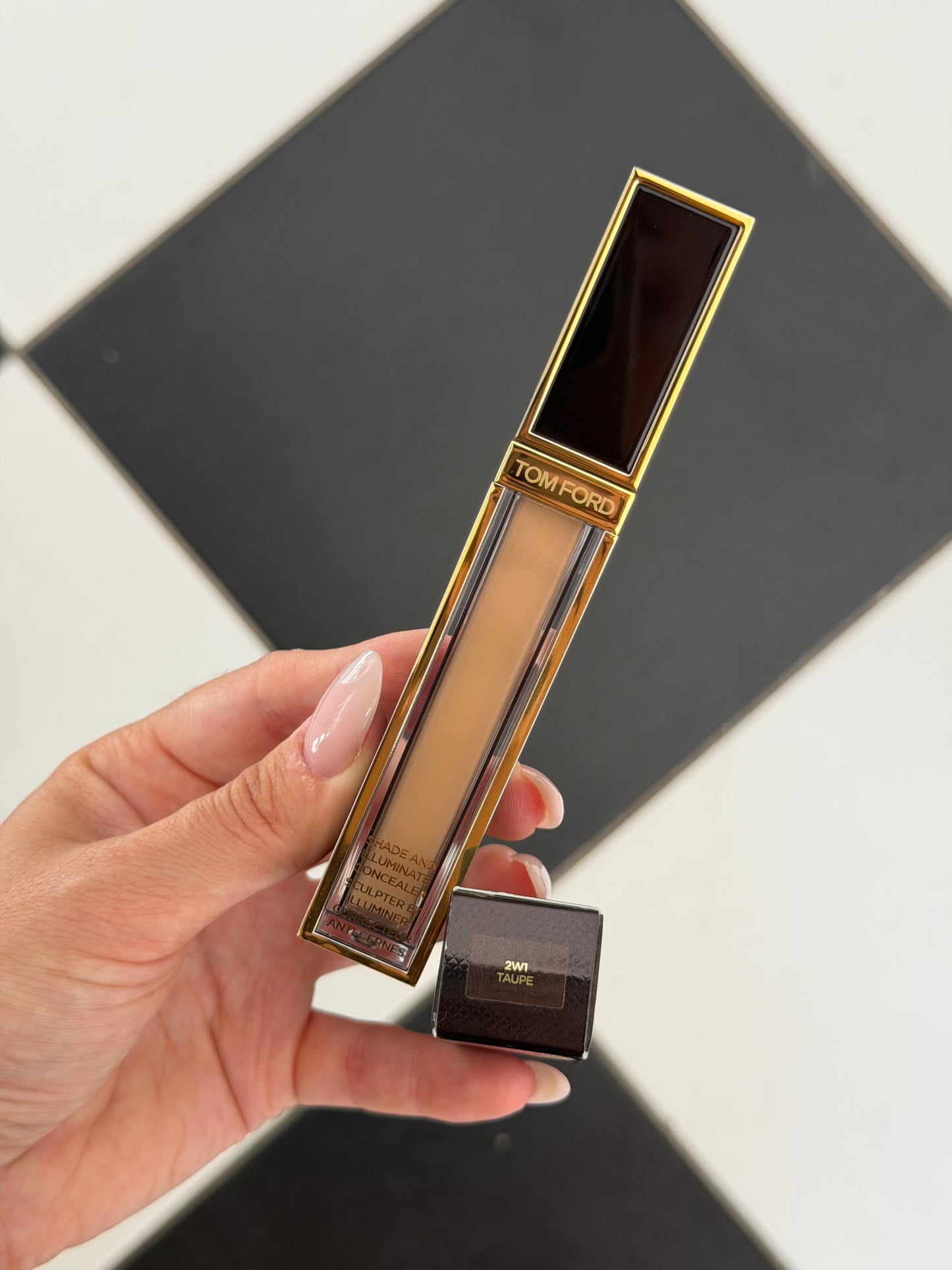 TOM FORD Shade And Illuminate Concealer (2W1)