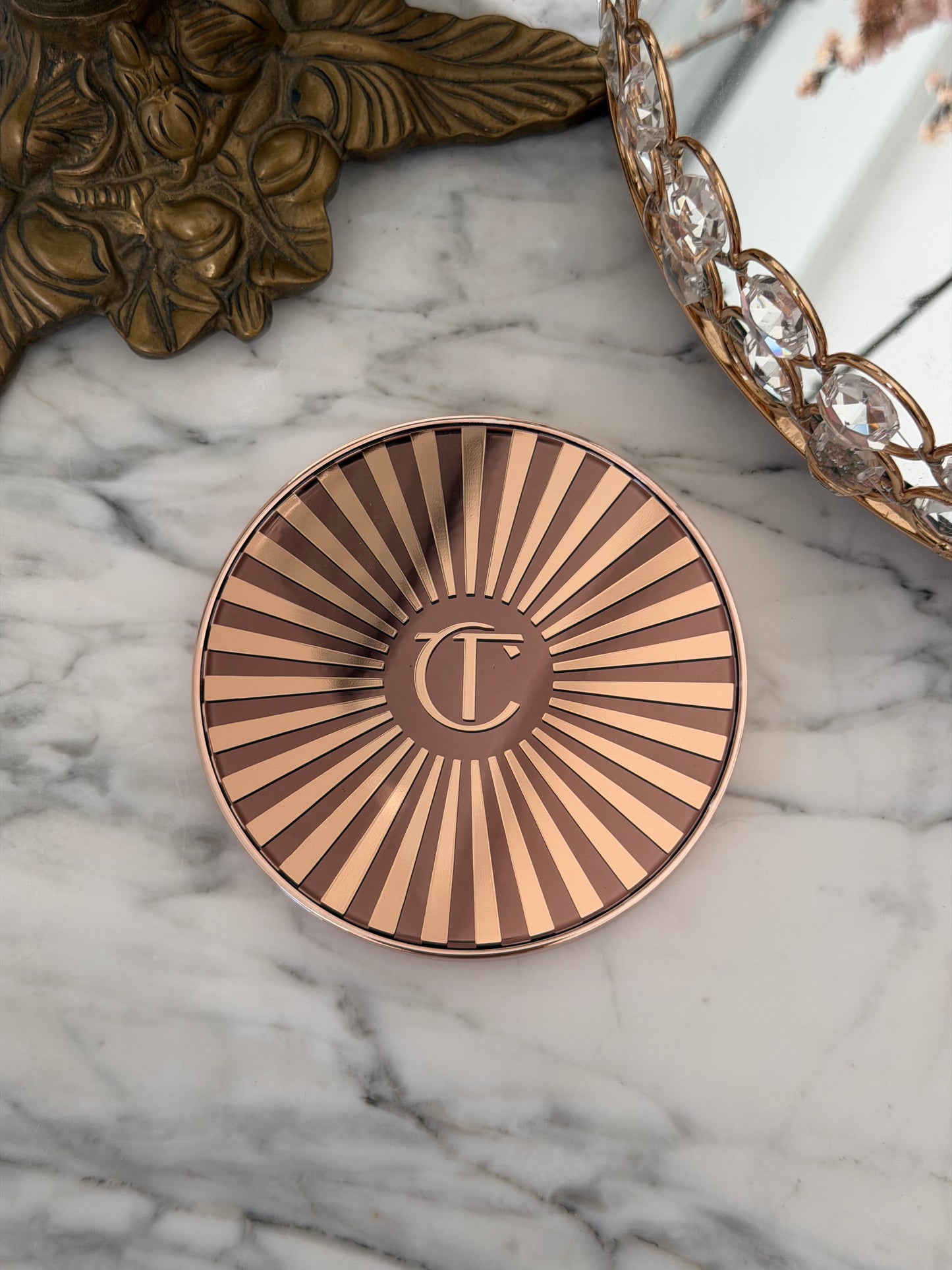 CHARLOTTE TILBURY Beautiful Skin Sun-Kissed Glow Bronzer (4)
Face & Body