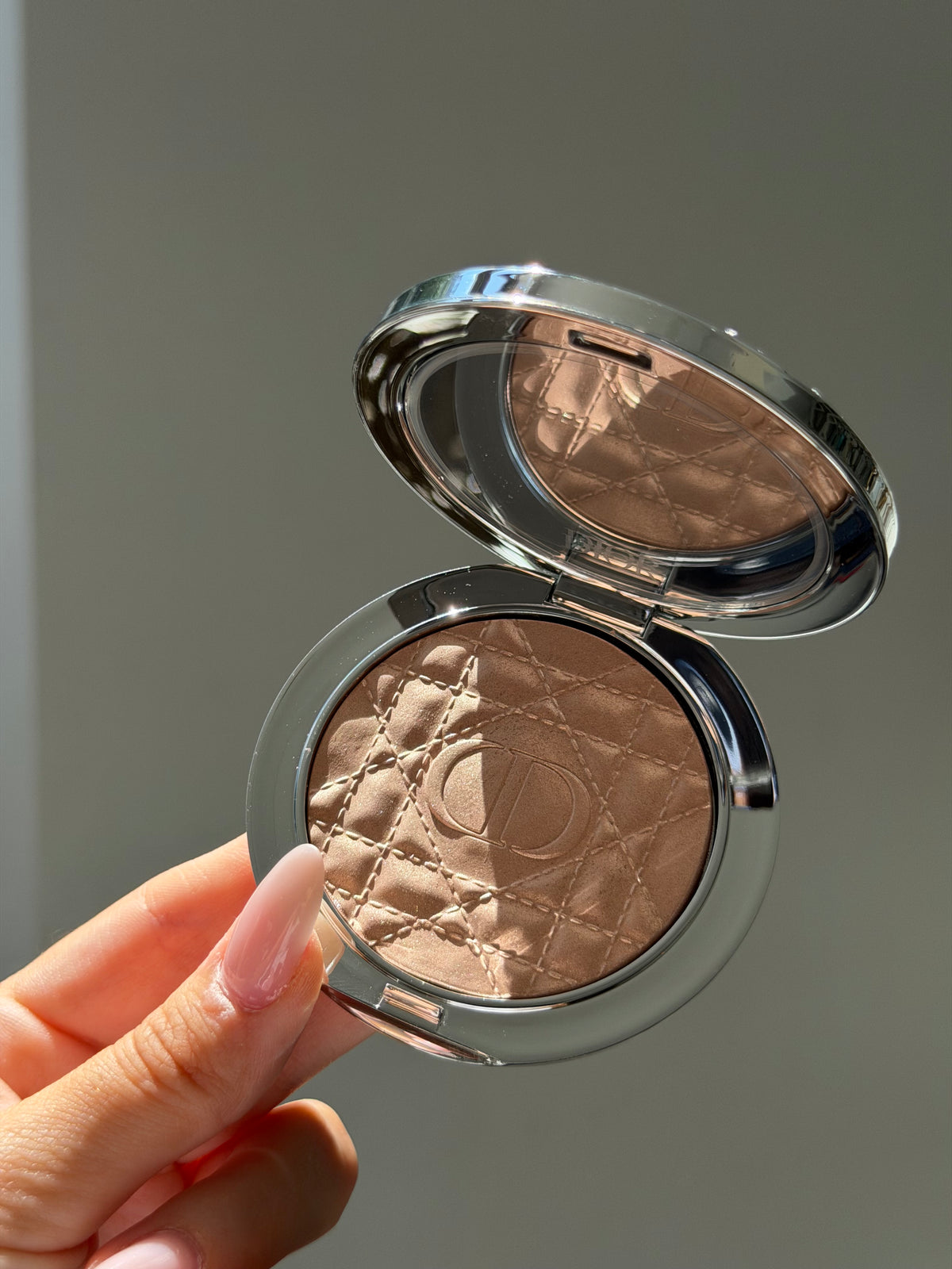 DIOR Forever Glow Luminizer - Illuminating Powder For Face (01)