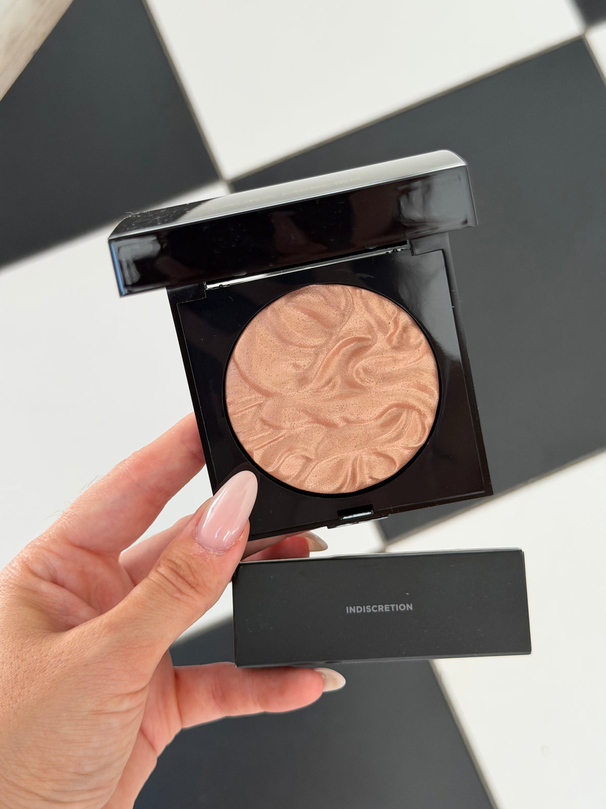 LAURA MERCIER Face Illuminator Highlighting Powder