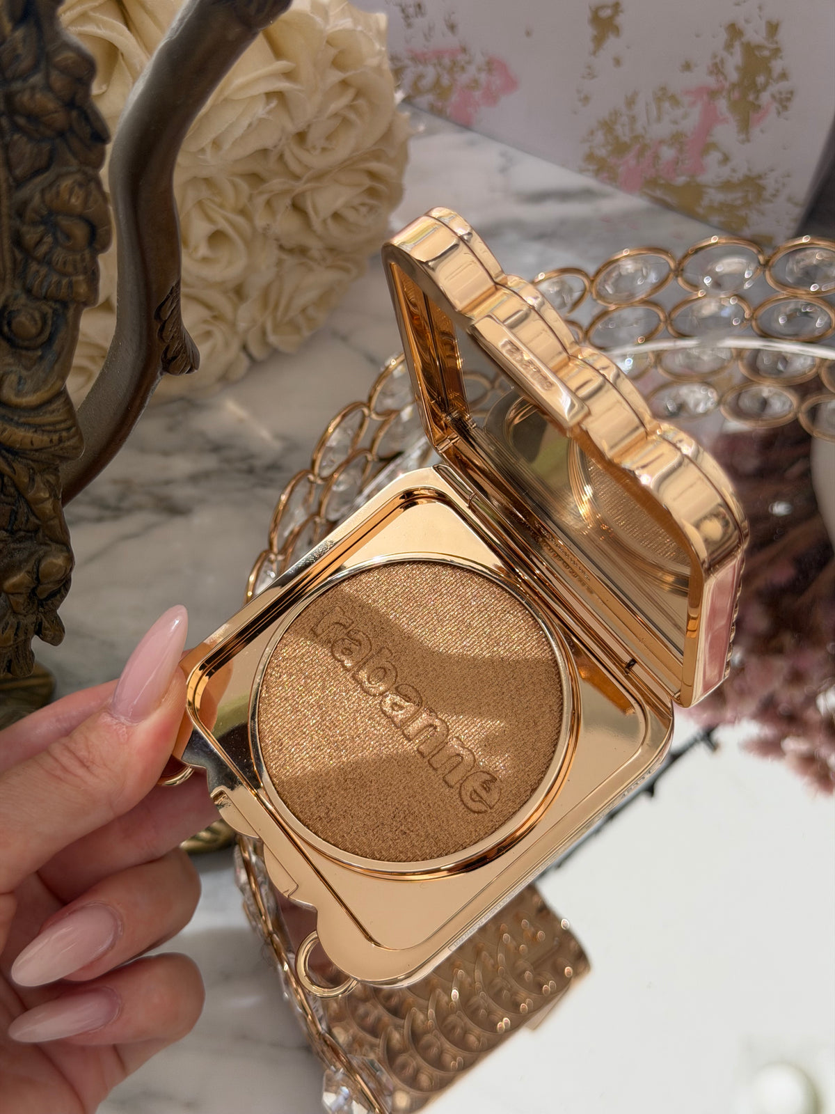 PACO RABANNE 1969 Makeup Clutch
Ultra-Shiny, All-Over Luminizer, Second Skin Comfort