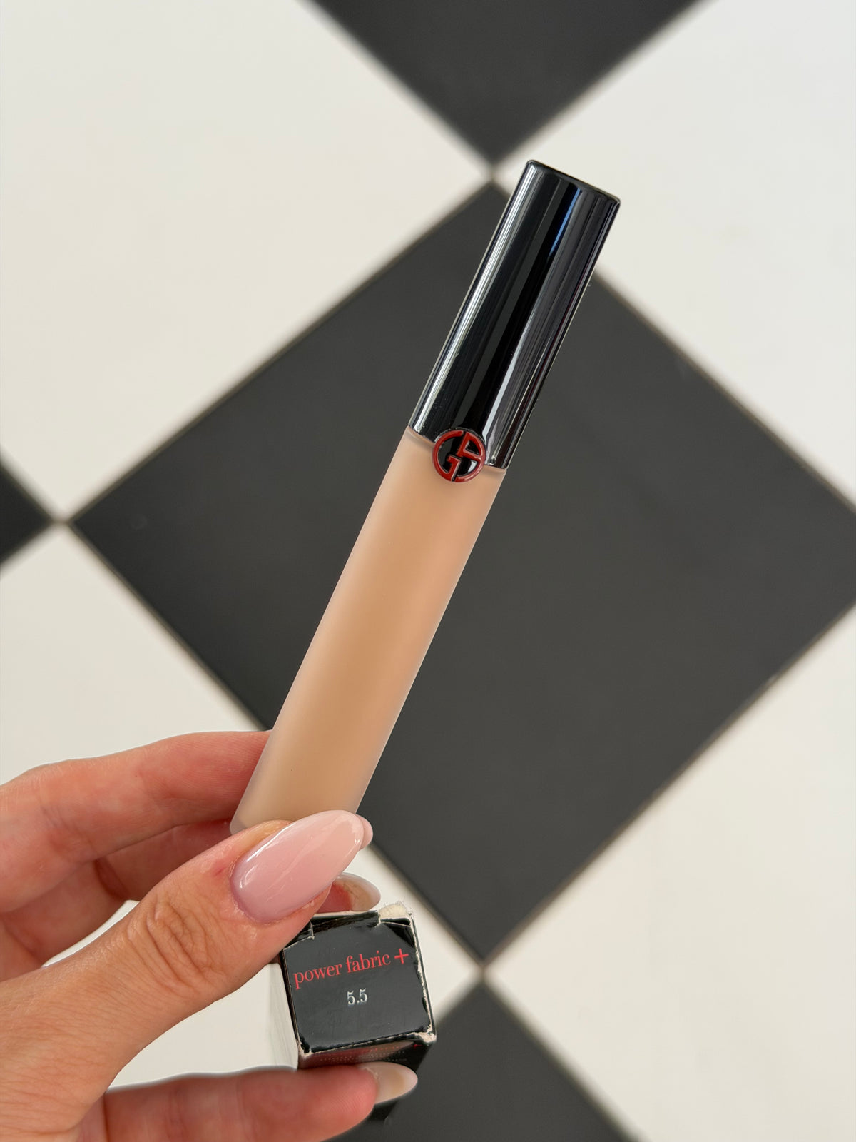 ARMANI Beauty
Power Fabric + Longwear Matte Multi-Retouch Concealer (5.5)