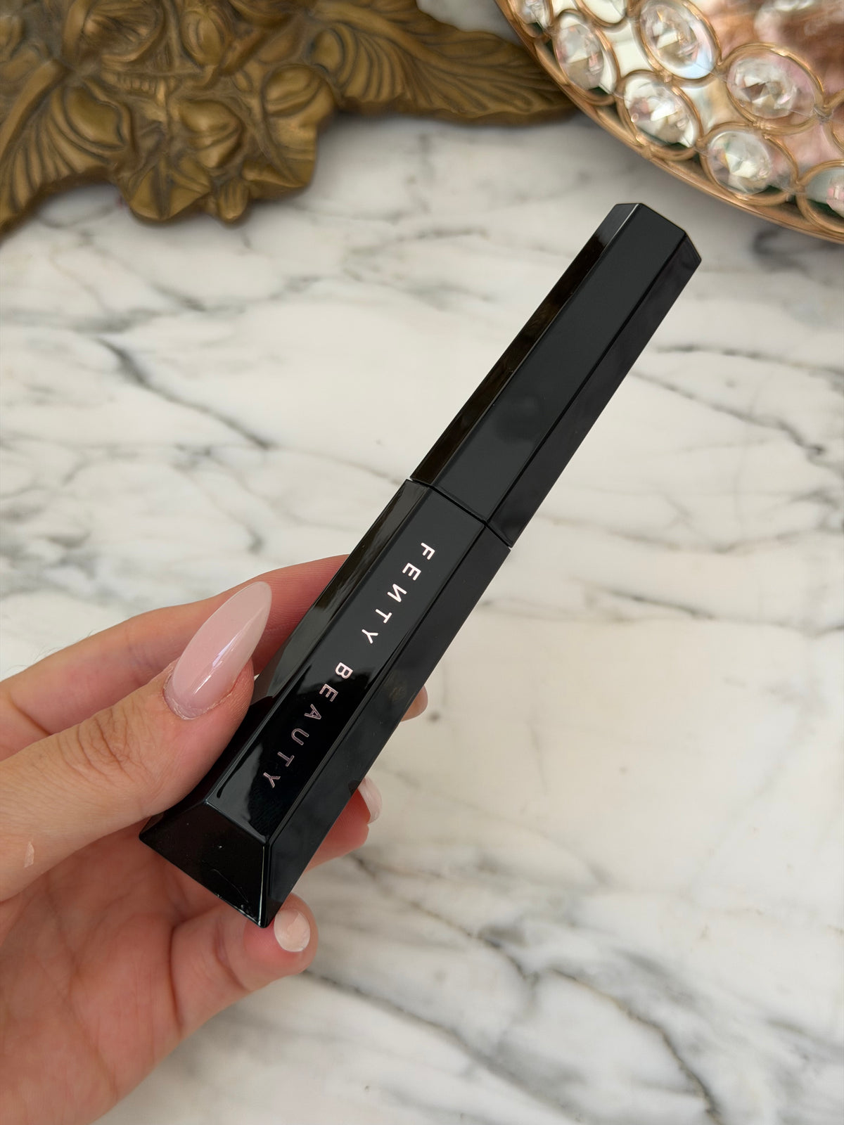 FENTY BEAUTY Hella Thicc Voluminizing Mascara (01)