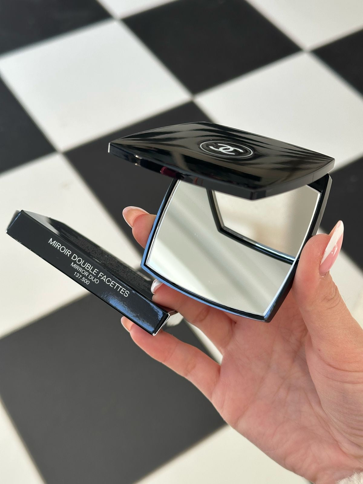 CHANEL Miroir Double Facettes
Mirror Duo