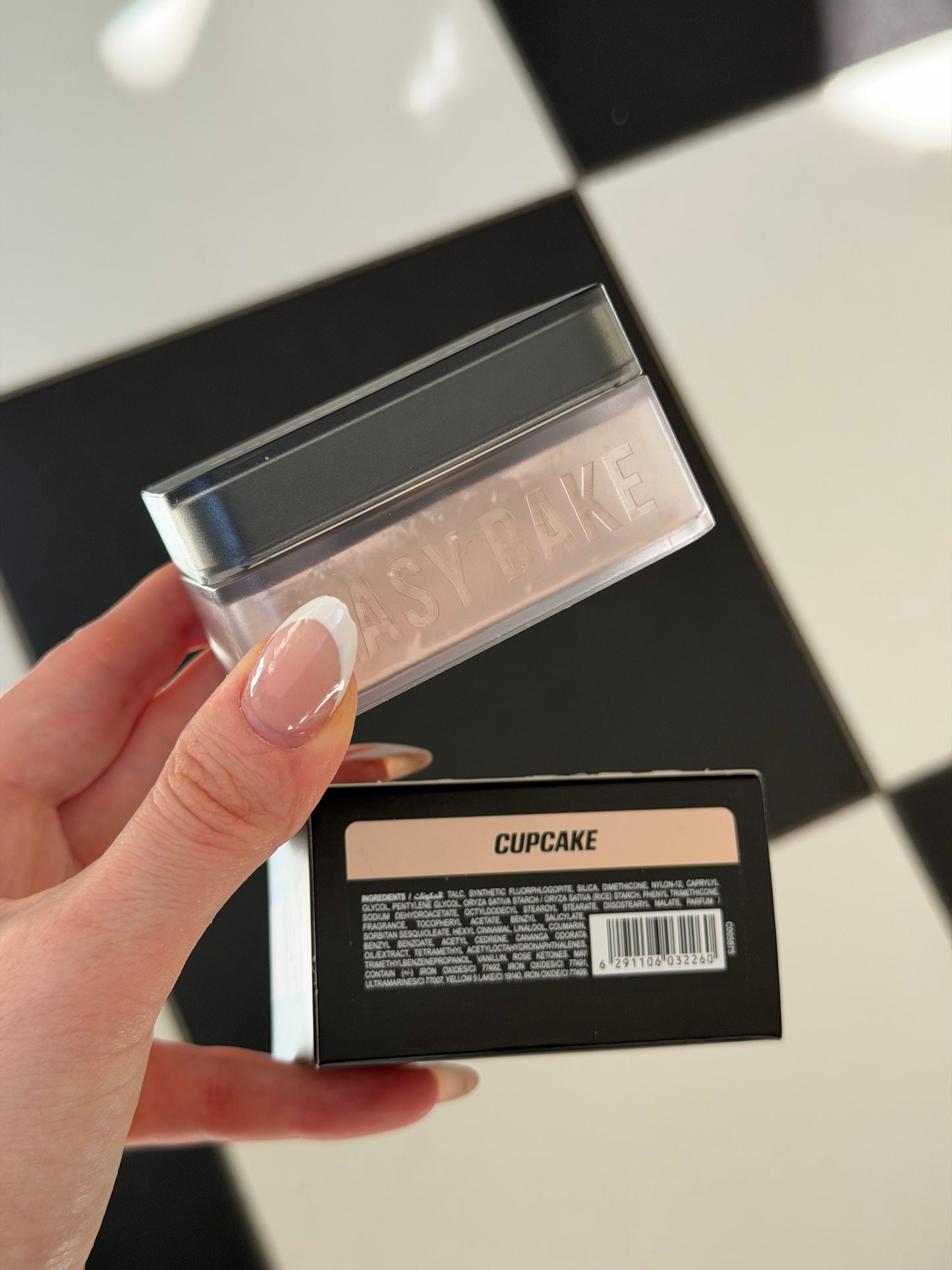 HUDA BEAUTY Easy Bake Loose Baking & Setting Powder - Cupcake