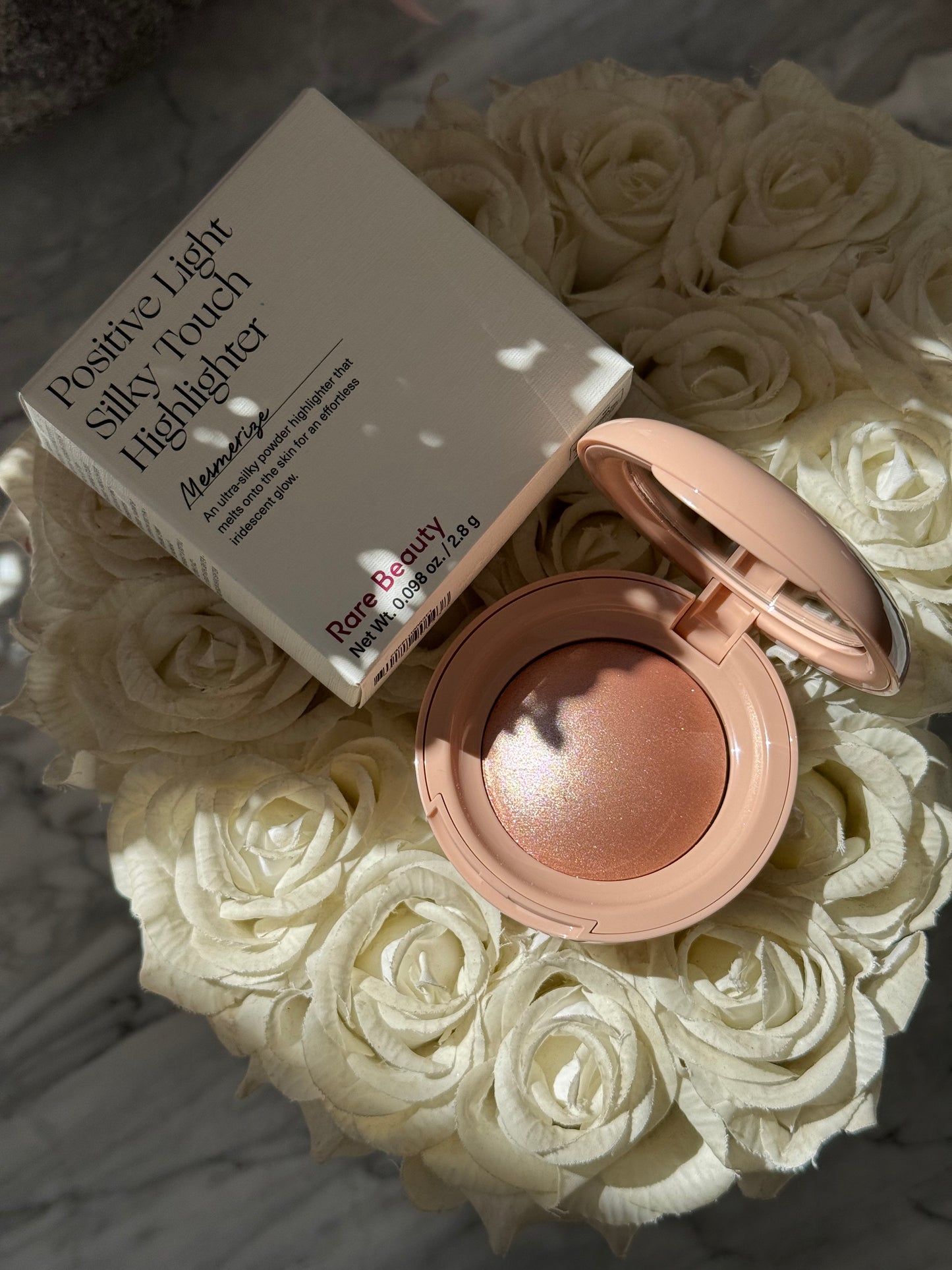 RARE BEAUTY Positive Light Silky Touch Highlighter - Mesmerize