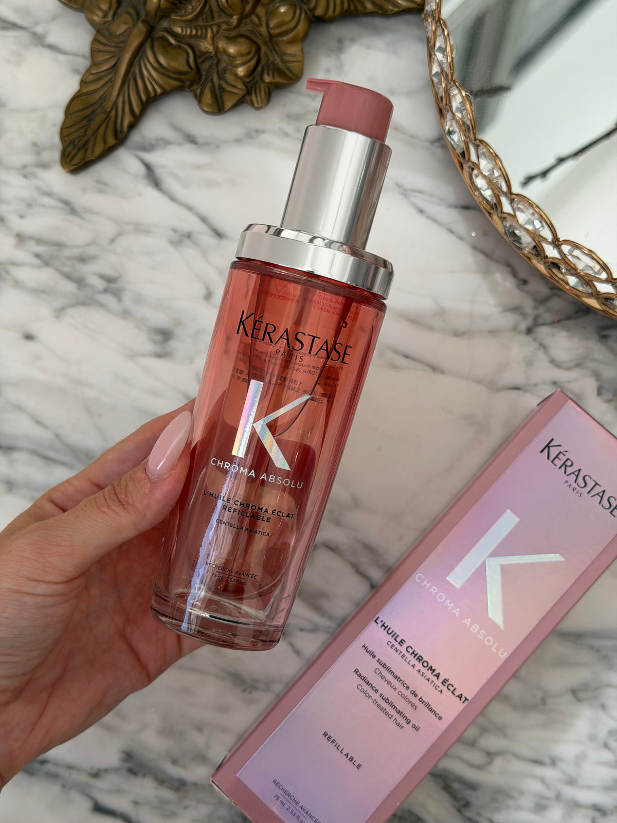 KÉRASTASE Chroma Absolu
L’Huile Chroma Éclat
Radiance Sublimating Hair Oil