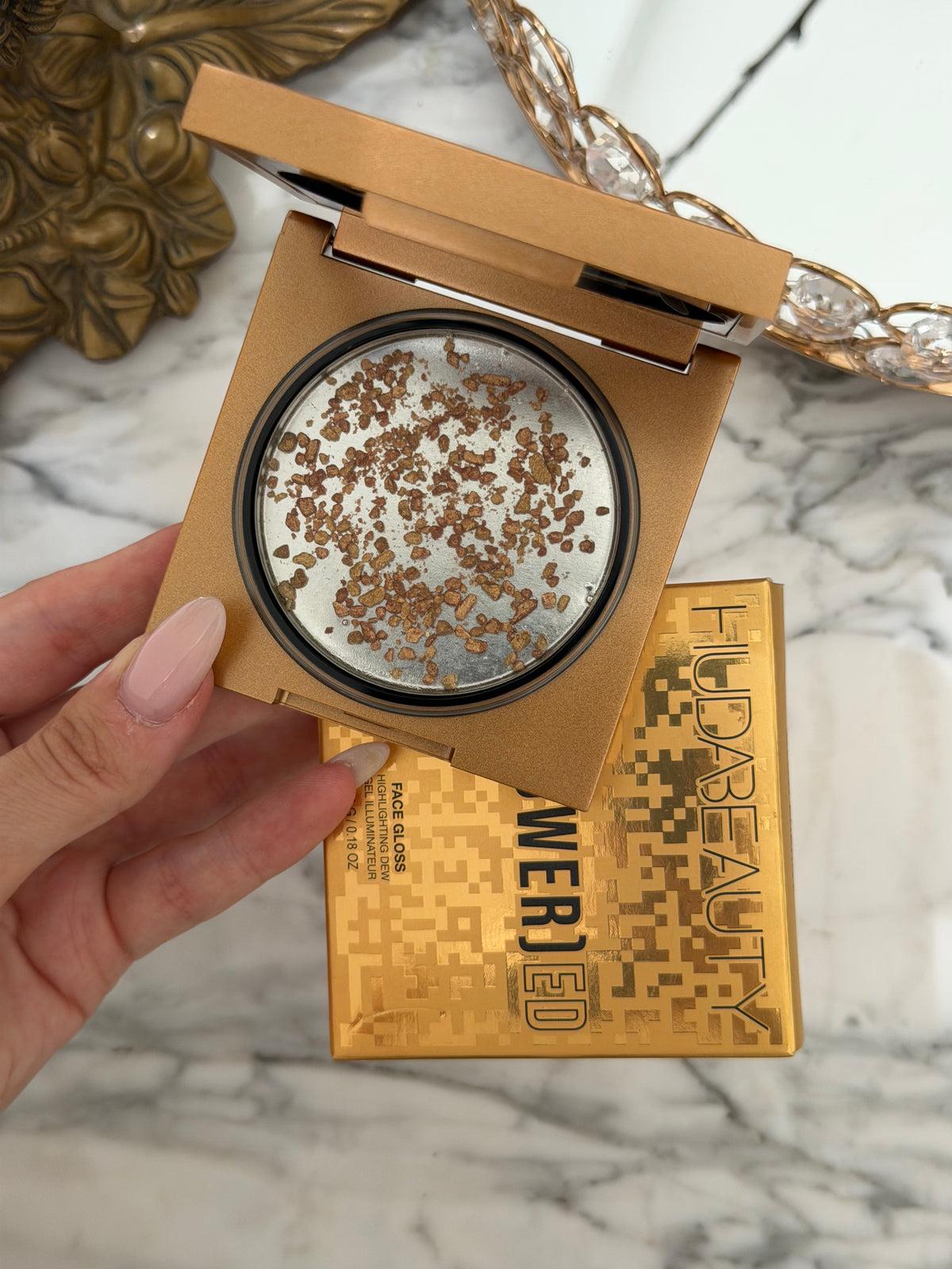HUDA BEAUTY Empowered Face Gloss Highlighting Dew - Glow Energy