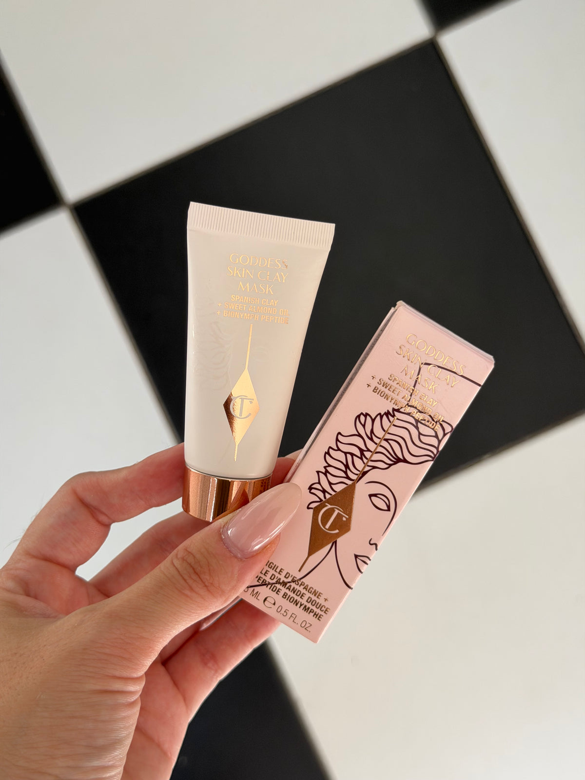 CHARLOTTE TILBURY Goddess Skin Clay Mask
Spanish Clay + Sweet Almond Oil + Bionymh Peptide