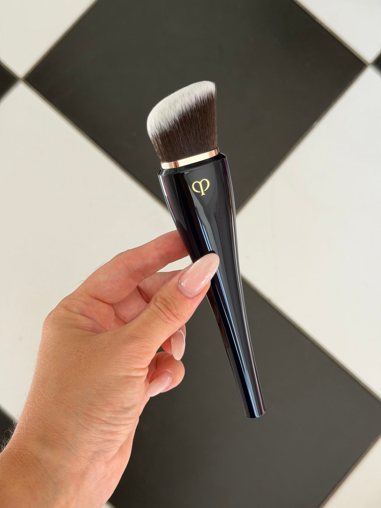 CLÉ DE PEAU BEAUTÉ Light Coverage Foundation Brush