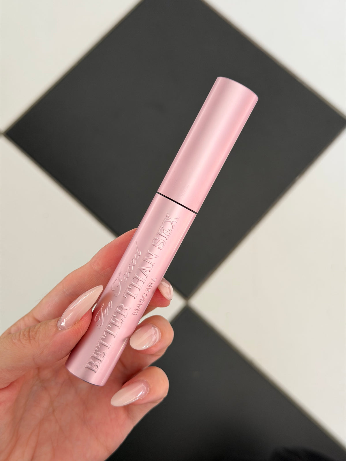 TOO FACED Better Than Sex Volumizing Mascara - Black
Dramatic Volume & Longer Lashes