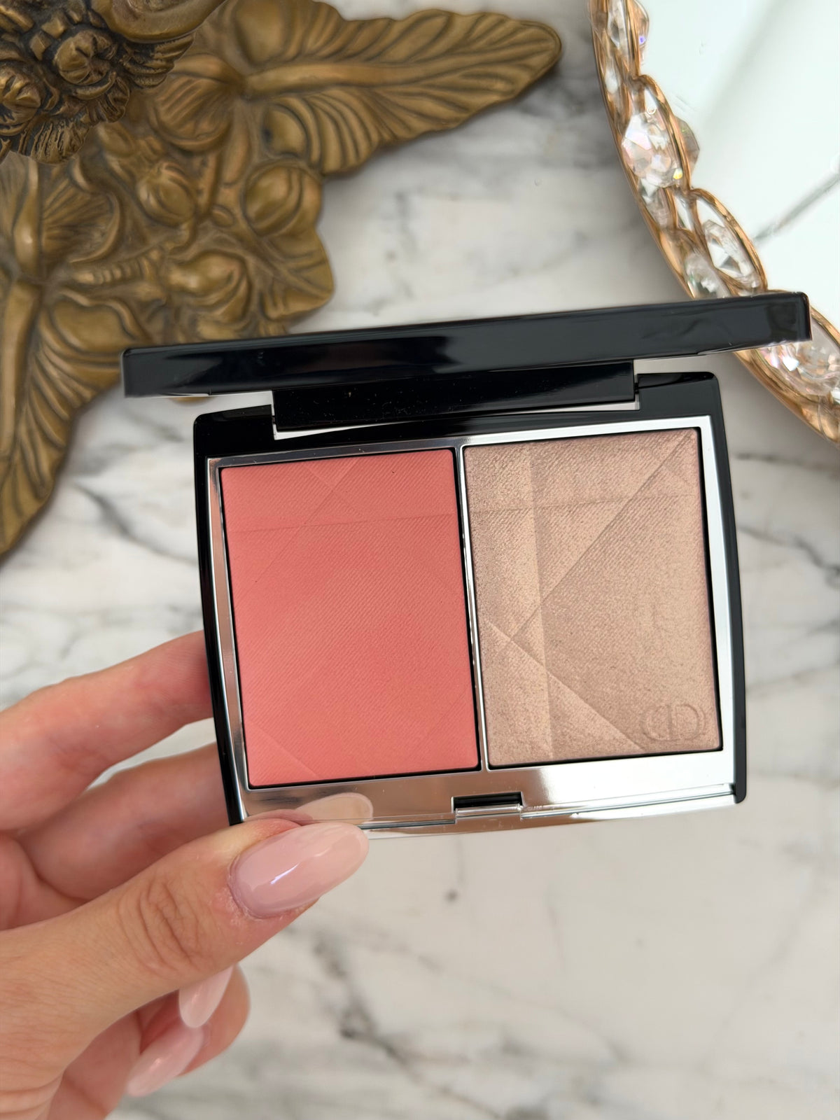 DIOR Rouge Blush Colour & Glow (257)
Multi-Use Face Palette – Color and Highlighter Duo