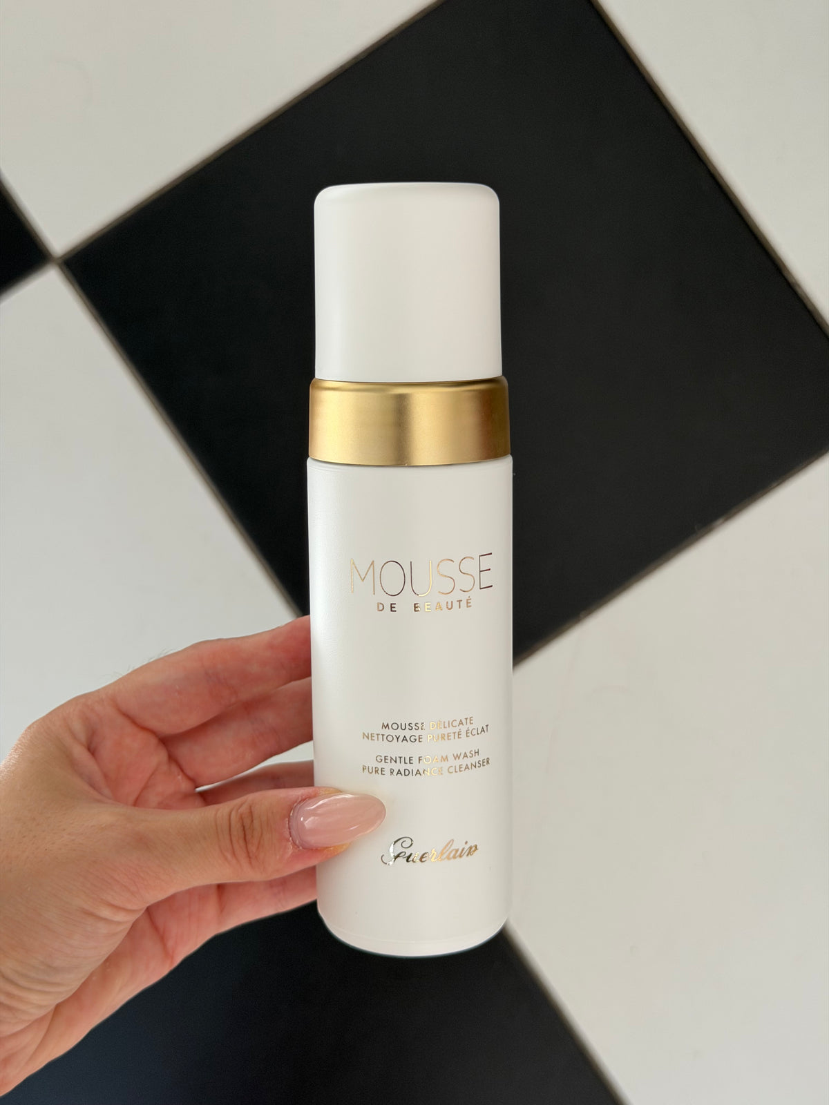GUERLAIN Mousse De Beauté
Cleansing Foam
Purifies And Illuminates