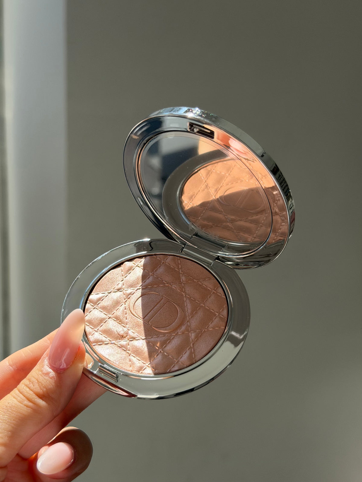 DIOR Forever Glow Luminizer - Illuminating Powder For Face (02)