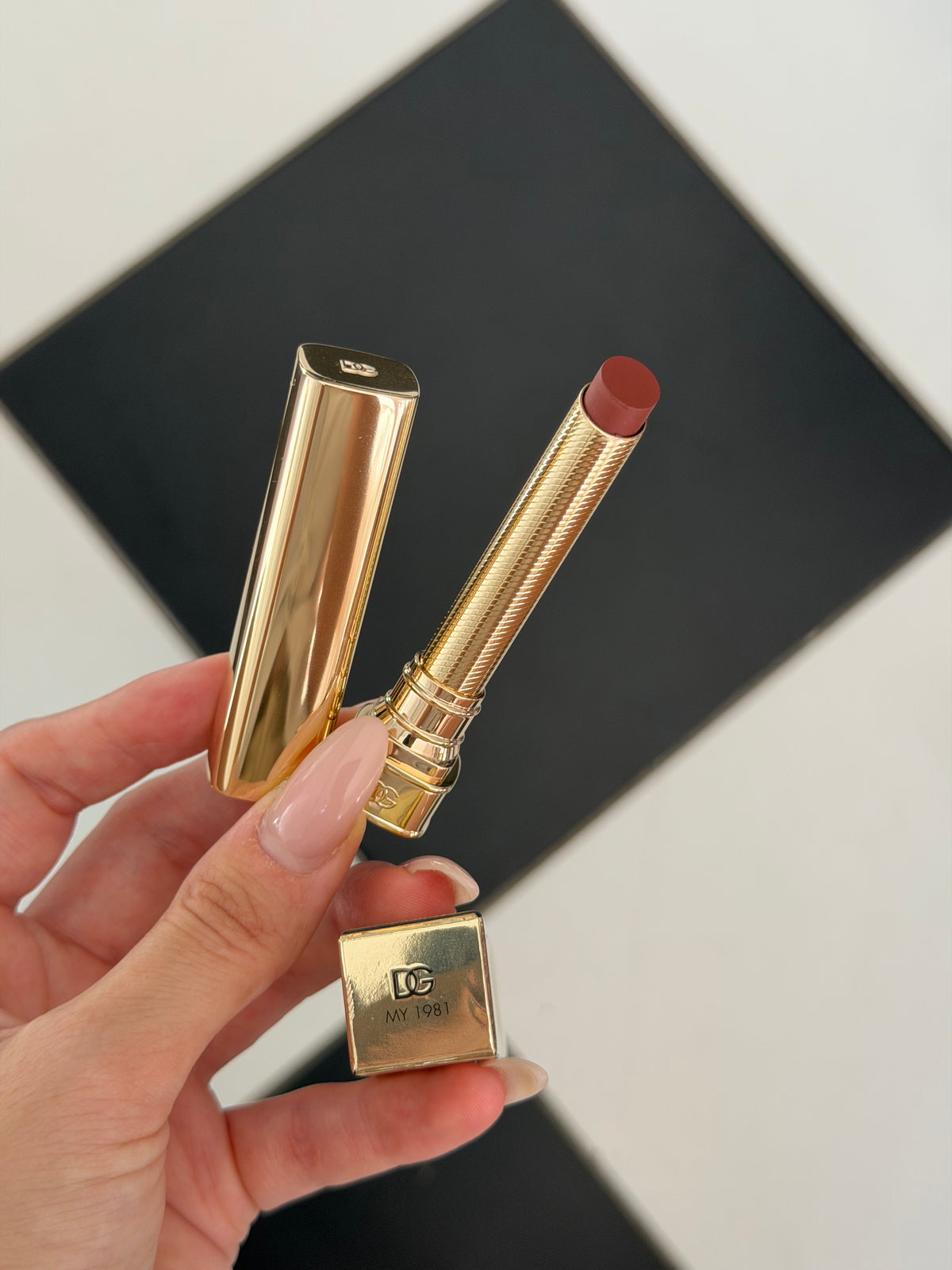 DOLCE&GABBANA My Sculpt Satin
Lasting Color & Hydration Lipstick Stylo - MY 1981
