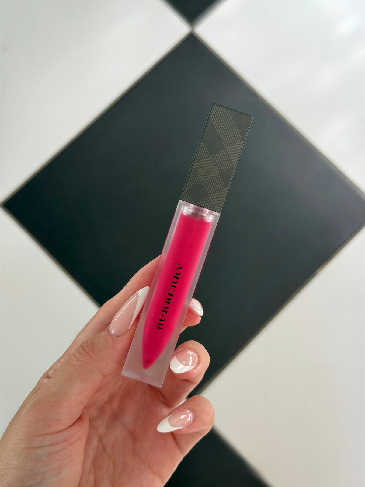 BURBERRY Liquid Lip Velvet - Bold & Matte Whipped Lip Cream - Magenta