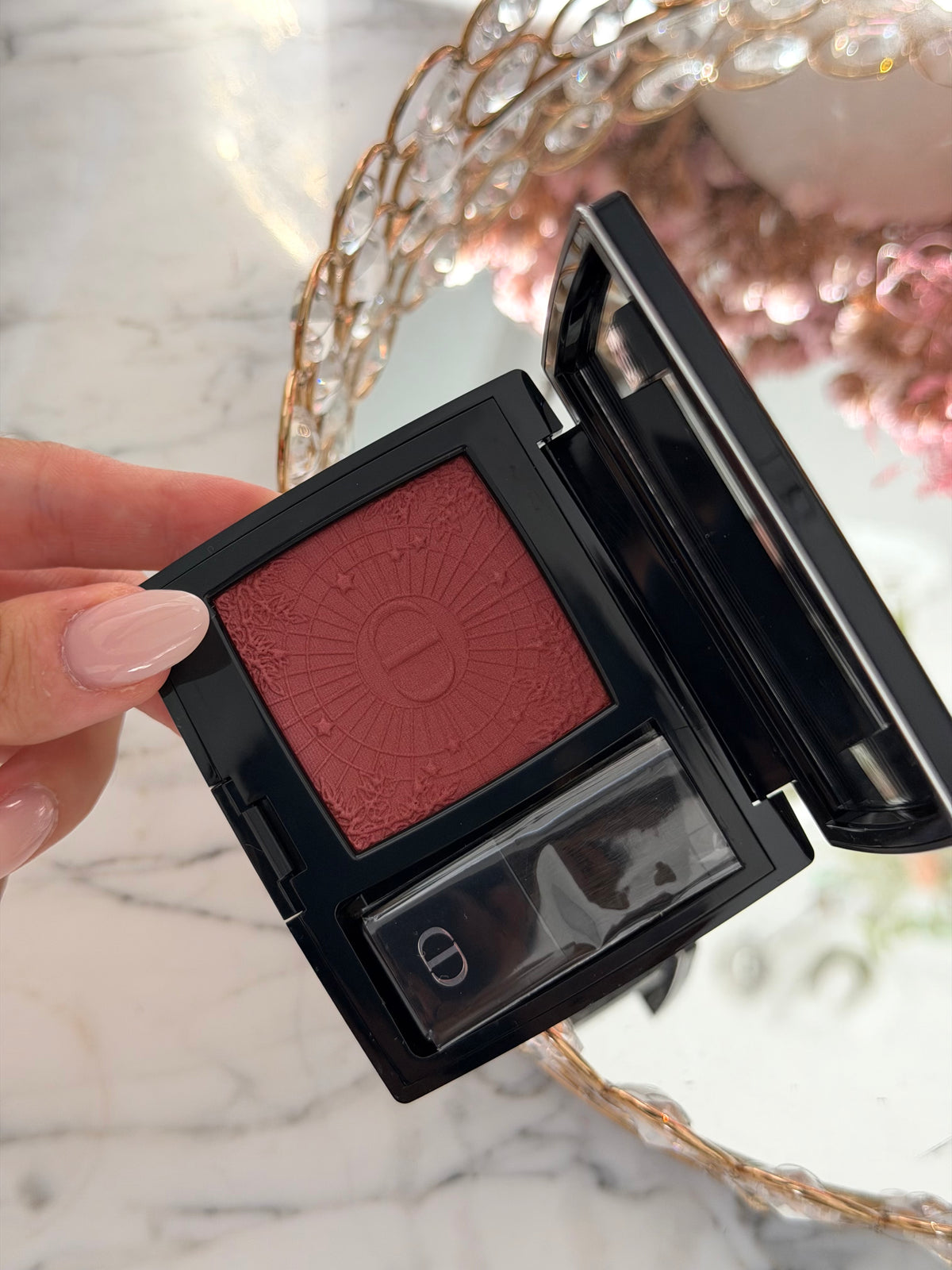 DIOR Rouge Blush Satin
Couture Colour Makeup - Long Wear (826)