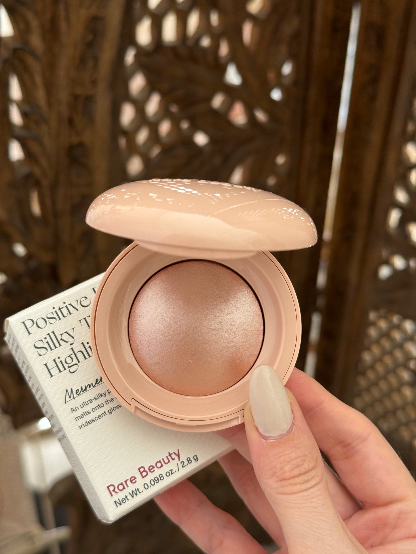RARE BEAUTY Positive Light Silky Touch Highlighter - Mesmerize
