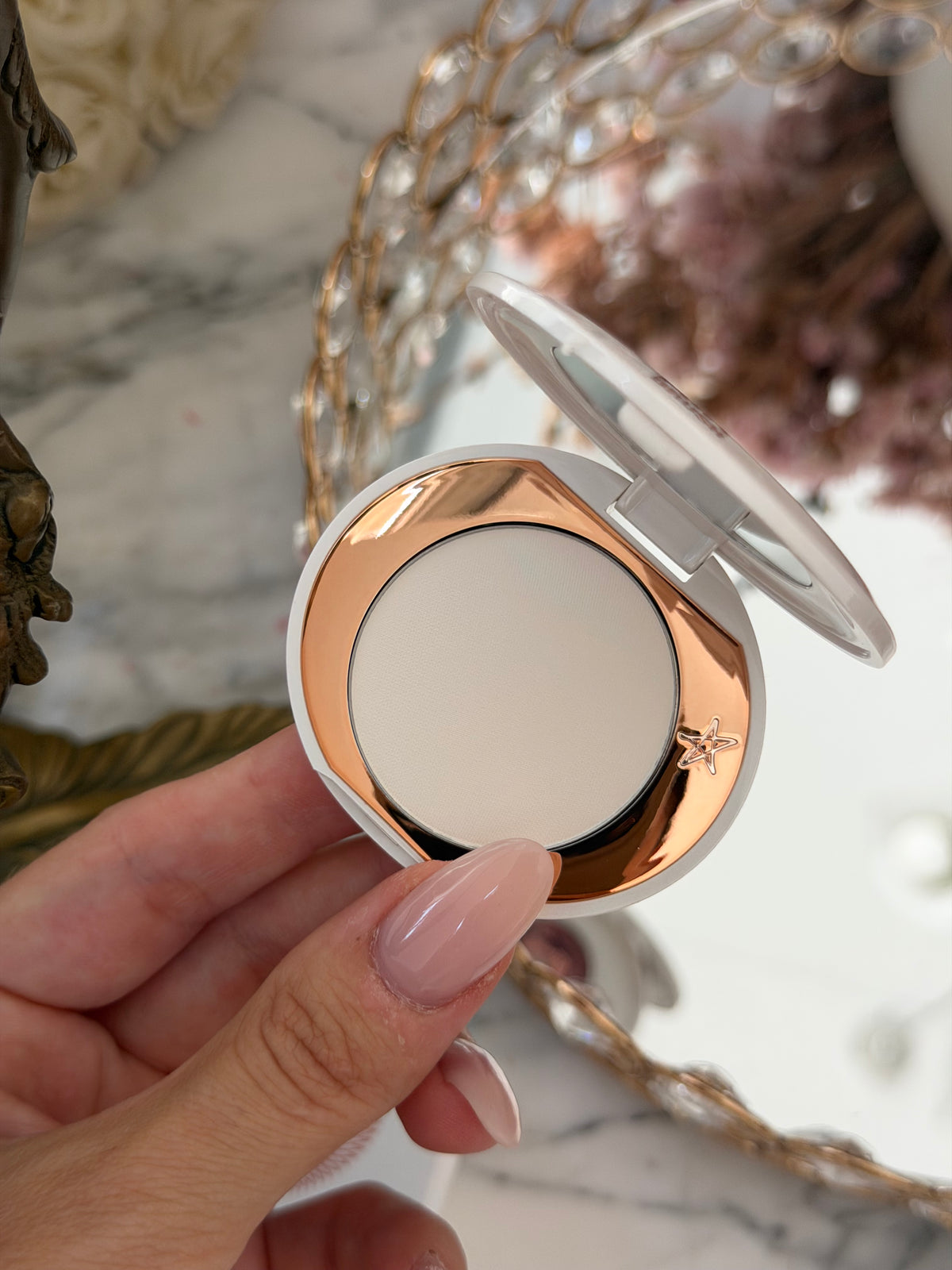 CHARLOTTE TILBURY Airbrush Brightening Flawless Finish Powder - Fair-Medium