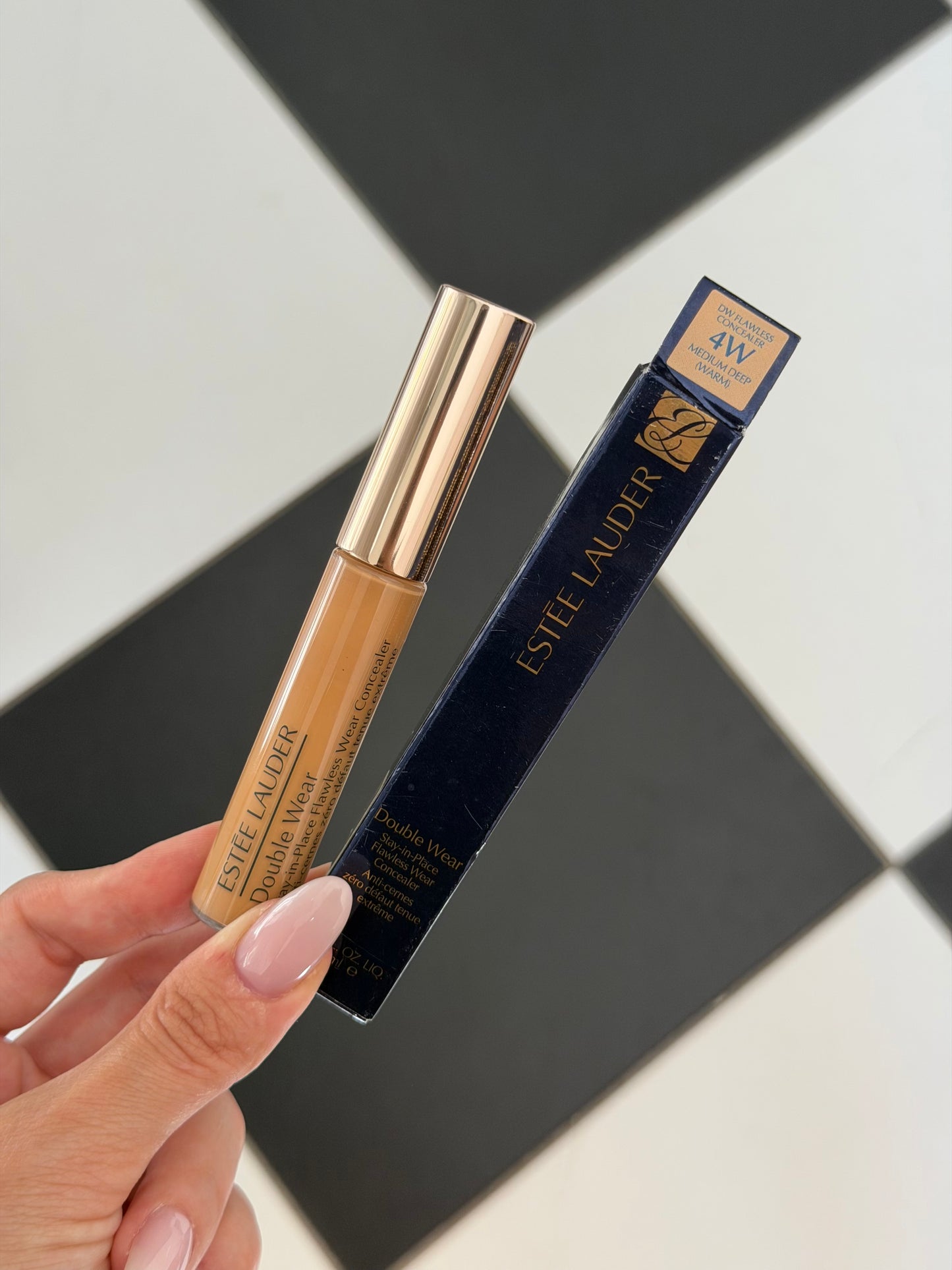 ESTÉE LAUDER Double Wear
Stay-in-Place Flawless Concealer (4W)