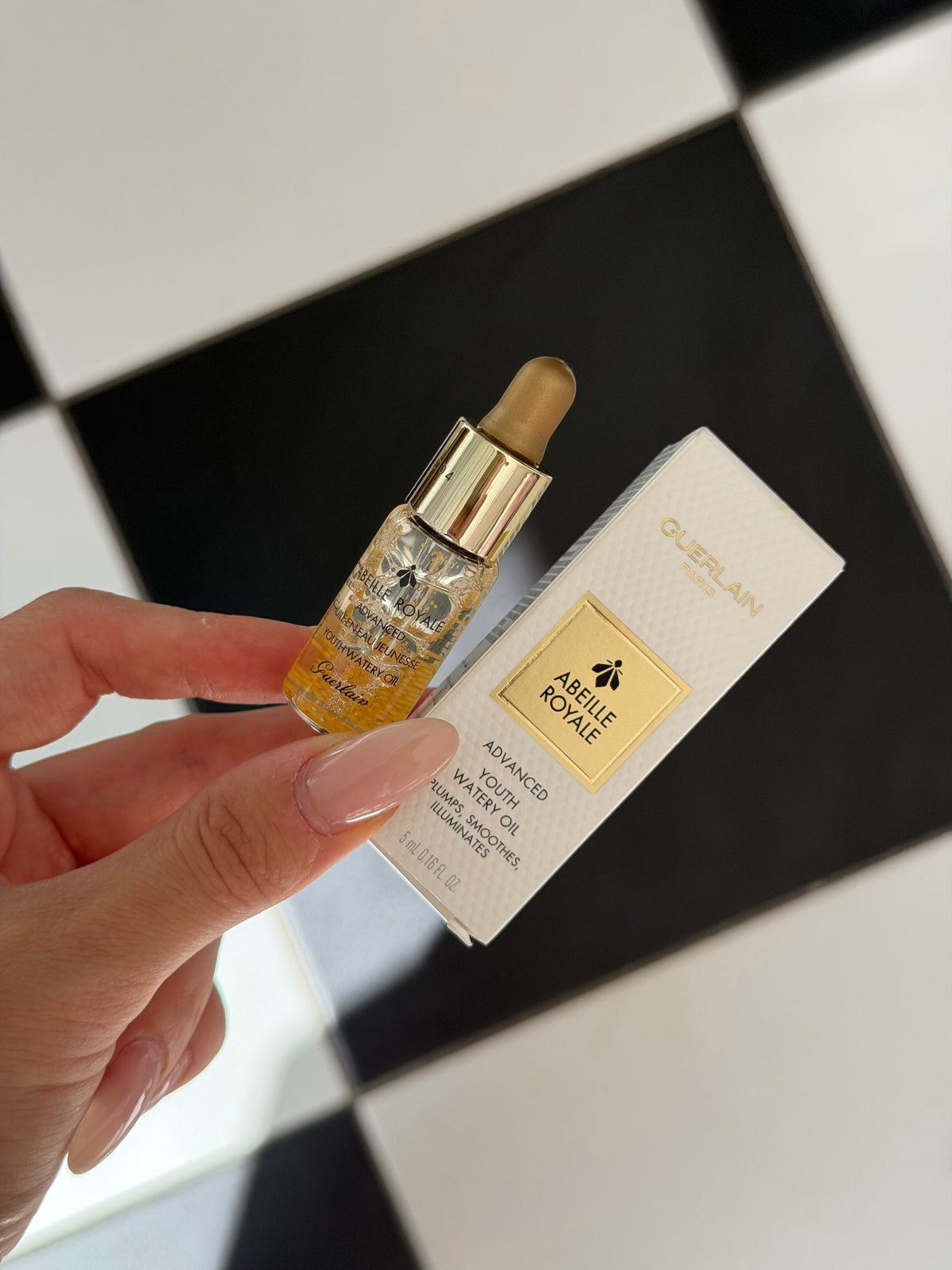 GUERLAIN Abeille Royale
Advanced Youth Watery Oil
Replumps, Smoothes, Illuminates all Skin Types