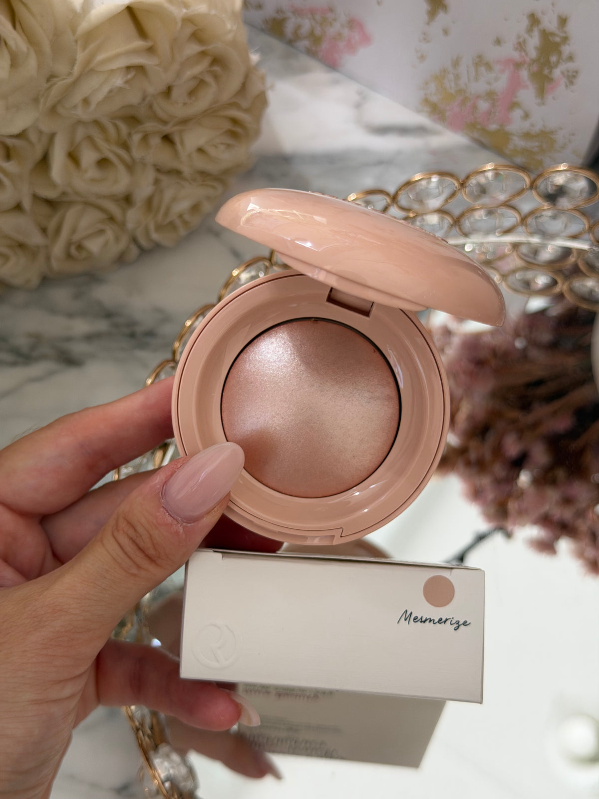 RARE BEAUTY Positive Light Silky Touch Highlighter - Mesmerize