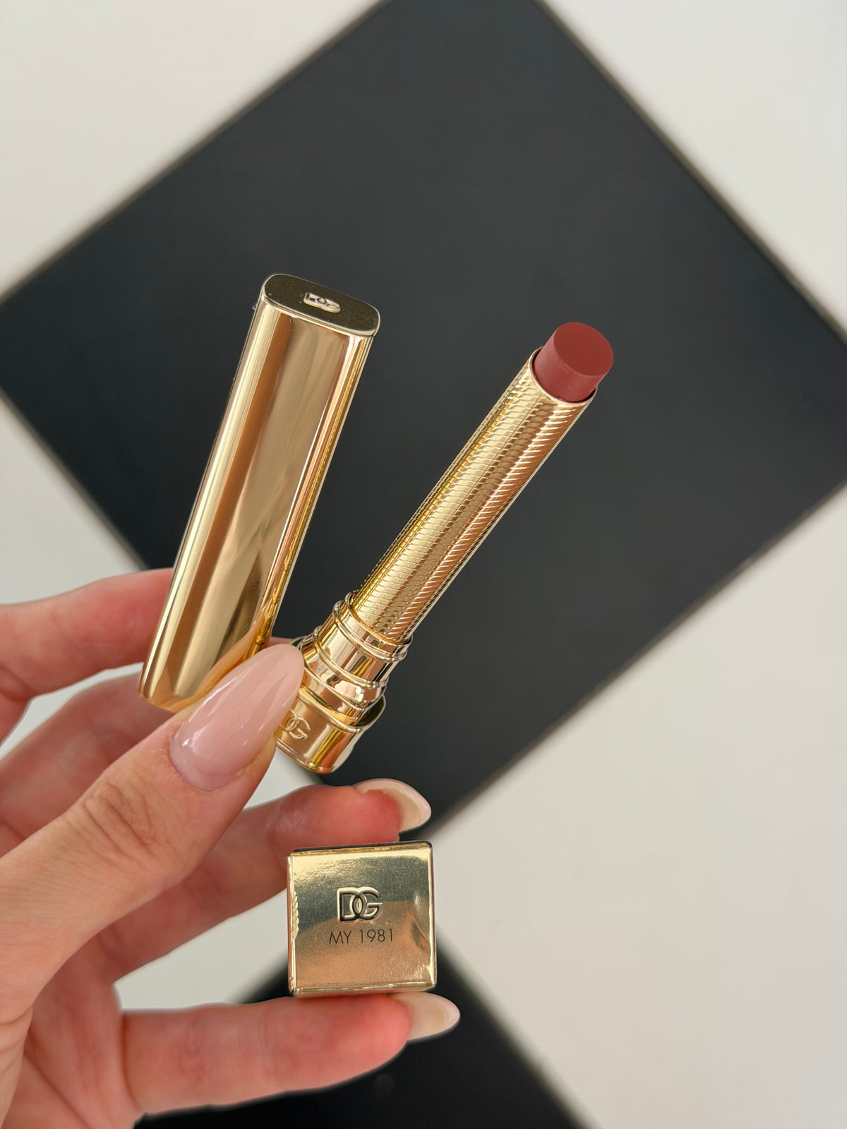 DOLCE&GABBANA My Sculpt Satin
Lasting Color & Hydration Lipstick Stylo - MY 1981