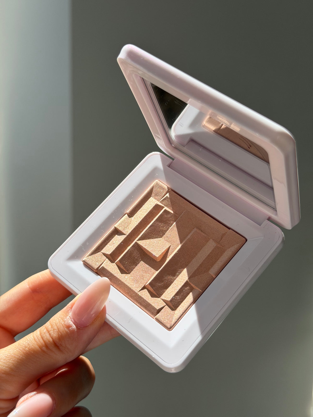HAUS LABS By Lady Gaga
Bio-Radiant™ Gel-Powder Highlighter - Peach Quartz
