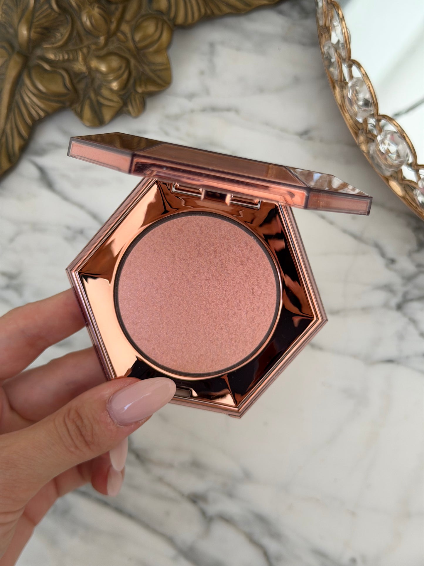 FENTY BEAUTY Diamond Bomb All-Over Diamond Veil Highlighter - Rosé Rave