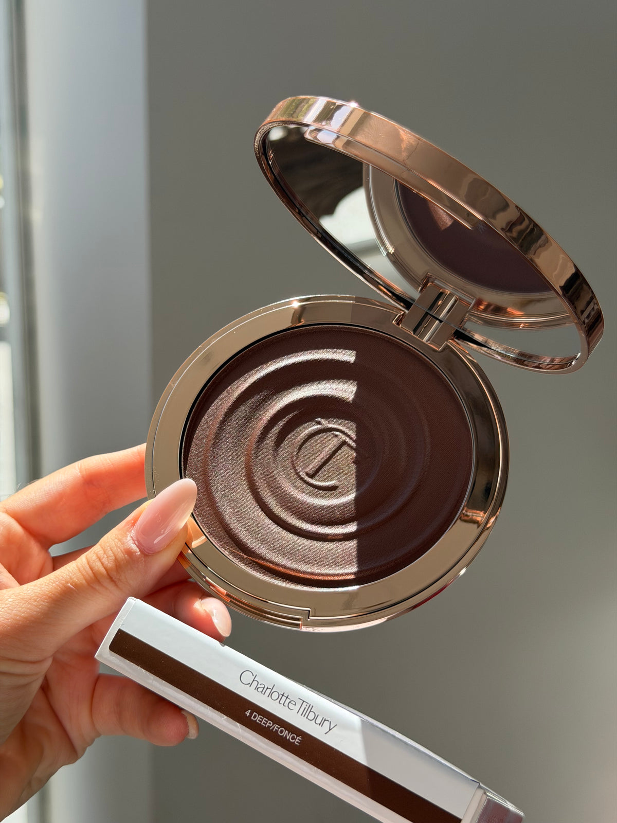 CHARLOTTE TILBURY Beautiful Skin Sun-Kissed Glow Bronzer (4)
Face & Body