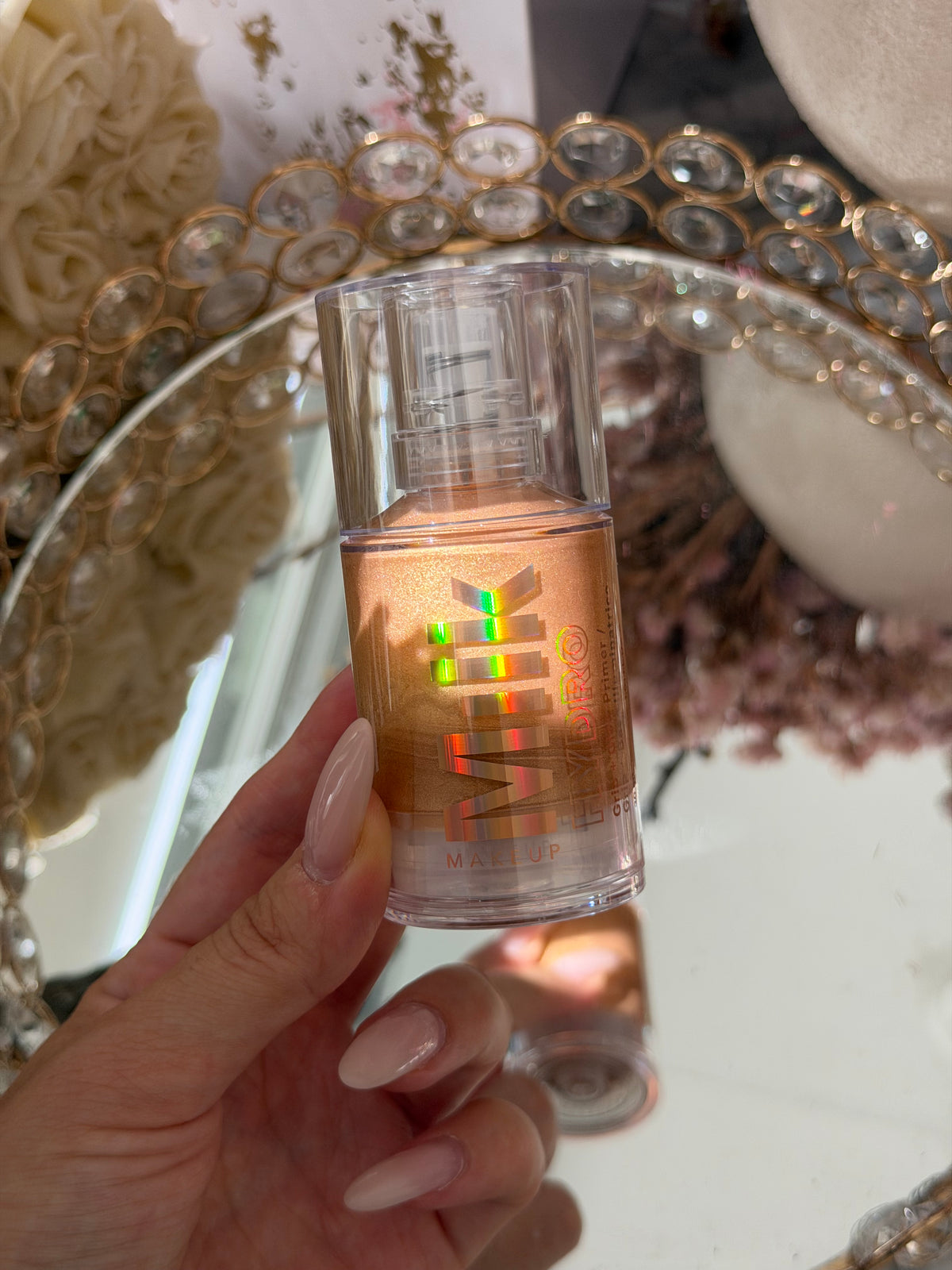 MILK MAKEUP Hydro Grip + Glow Primer
Illuminating Primer