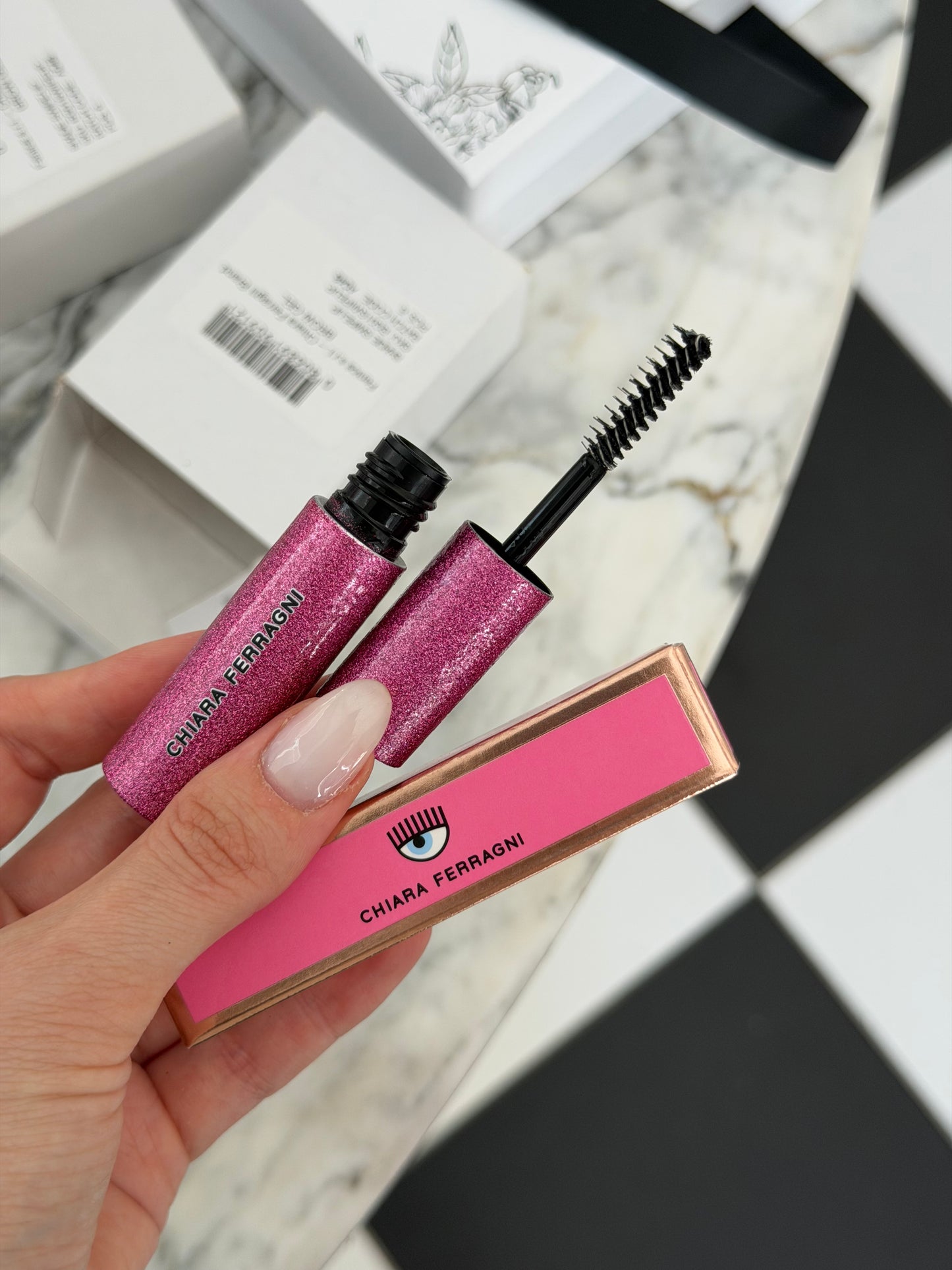 CHIARA FERRAGNI Brow Gel - Don’t Move