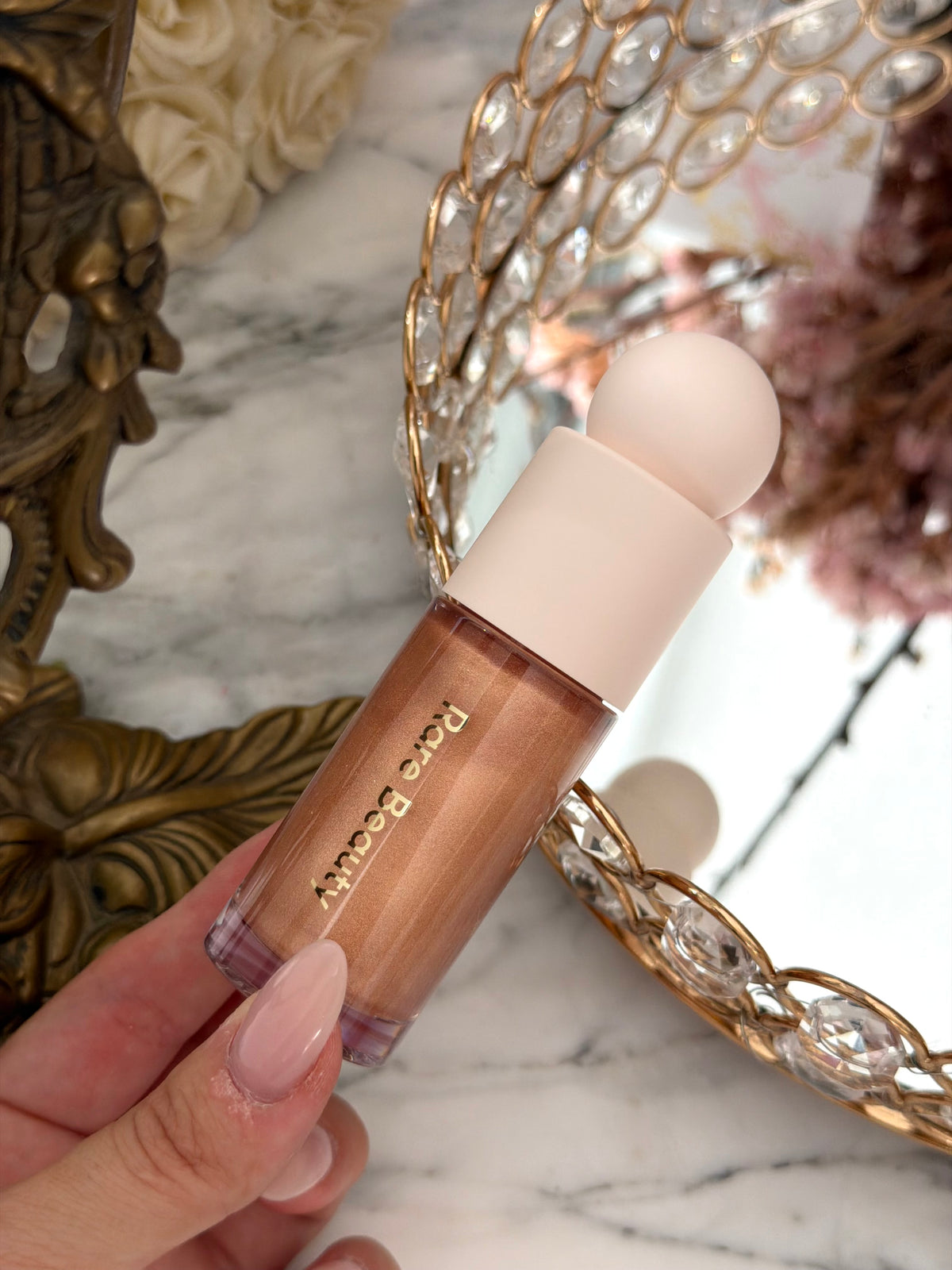 RARE BEAUTY Positive Light Liquid Luminizer - Flaunt